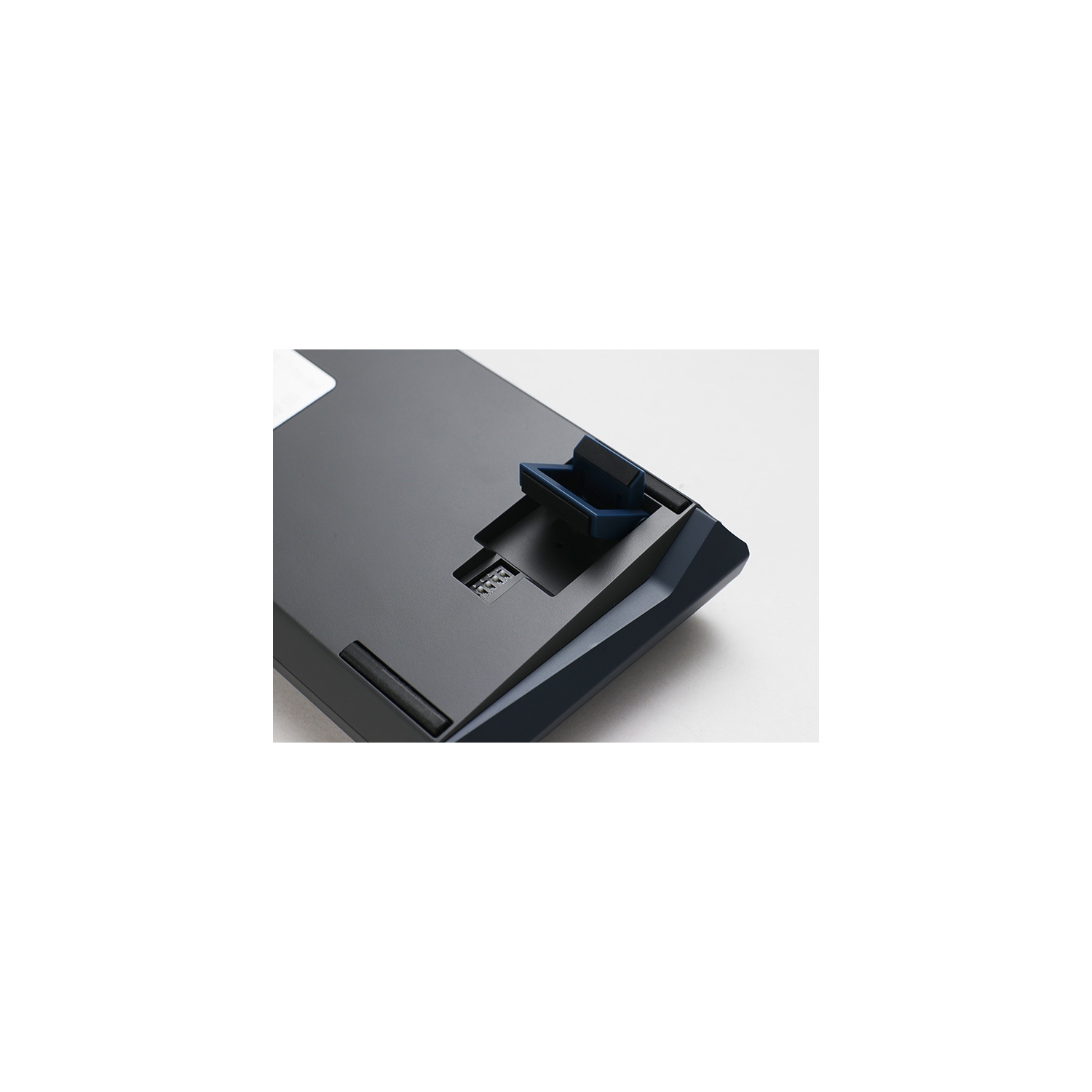 Ducky ONE – Clavier de jeu mécanique 3 Pro Nazca Line RVB remplaçable à chaud, cerise 2&nbsp;A, argenté, mini disposition, noir