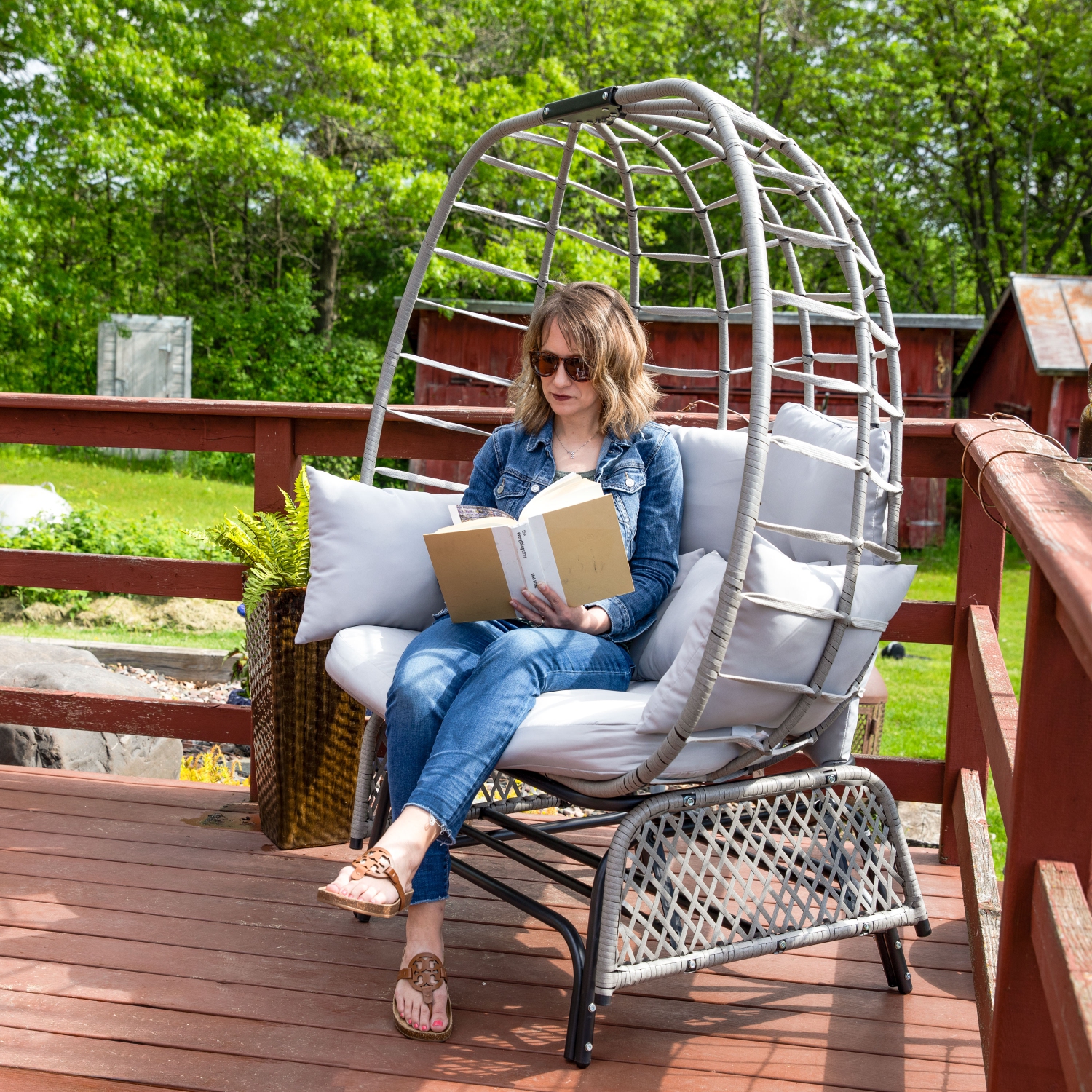 Sunnydaze Polyrattan Double Egg Chair Glider with Cushions and Pillows