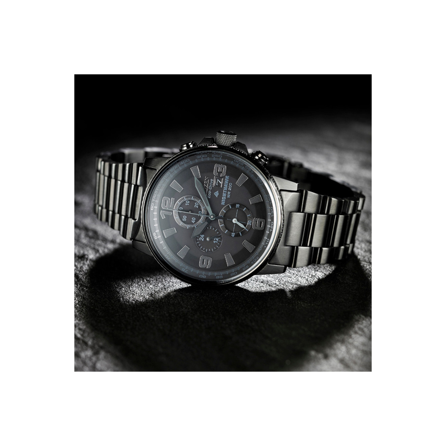 Montre pour hommes Nighthawk japonaise Eco-Drive 42 mm de Citizen avec boîtier et bracelet en inox noir et cadran noir