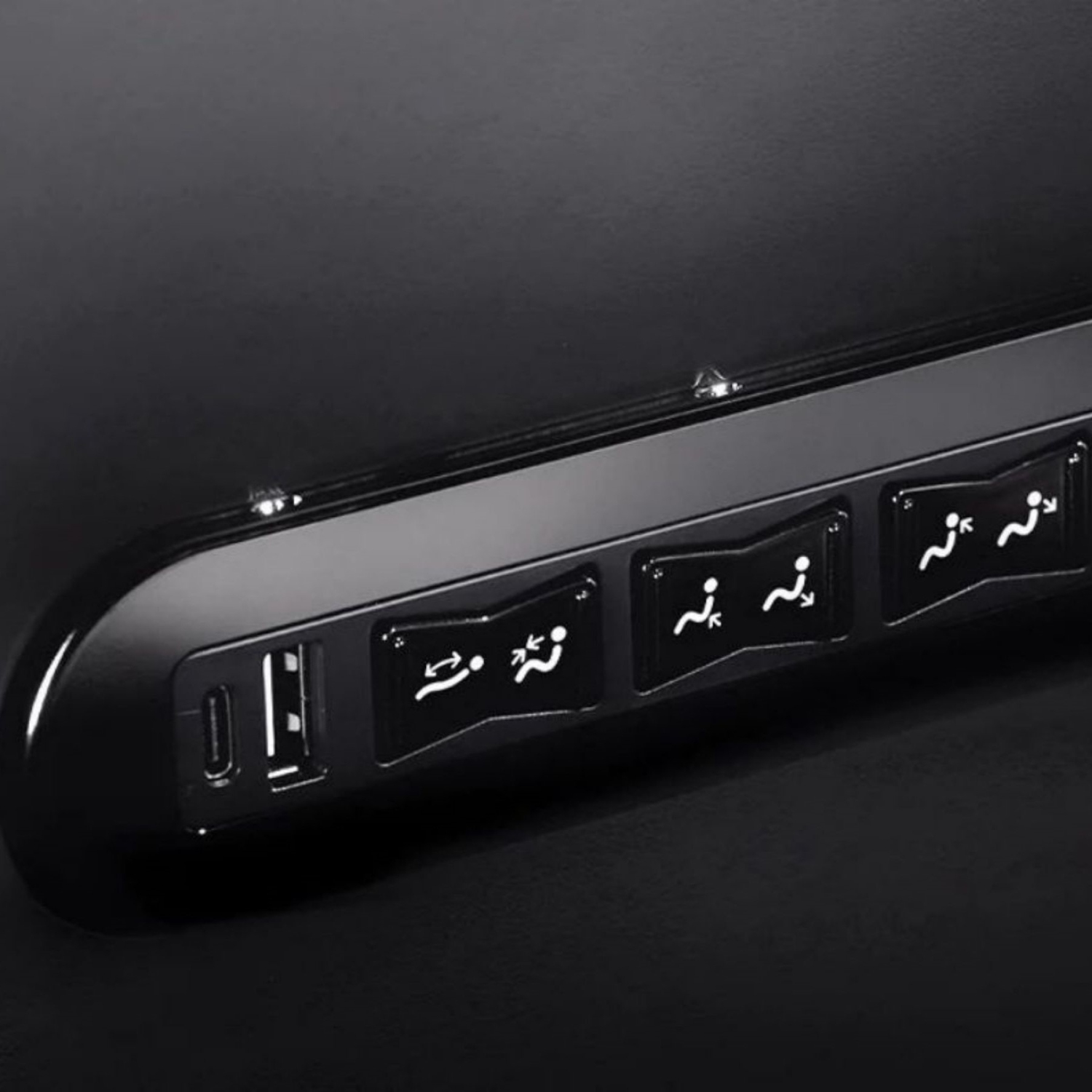 Valencia Barcelona Grand Ultimate Luxury Edition - Encased in our 100% premium traditional Italian leather front to back. -