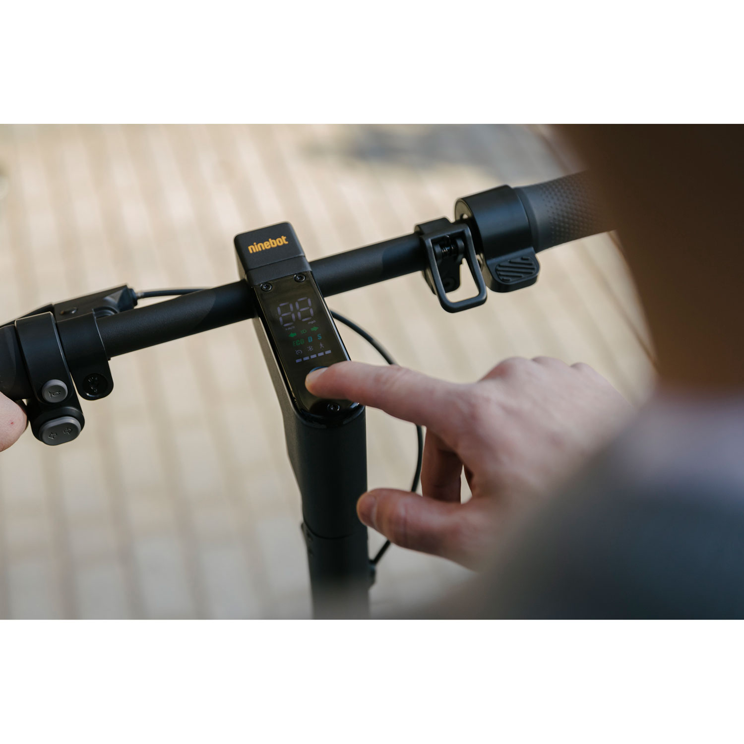 Boîte ouverte - Trottinette électrique Ninebot KickScooter MAX G2 de Segway - Gris foncé