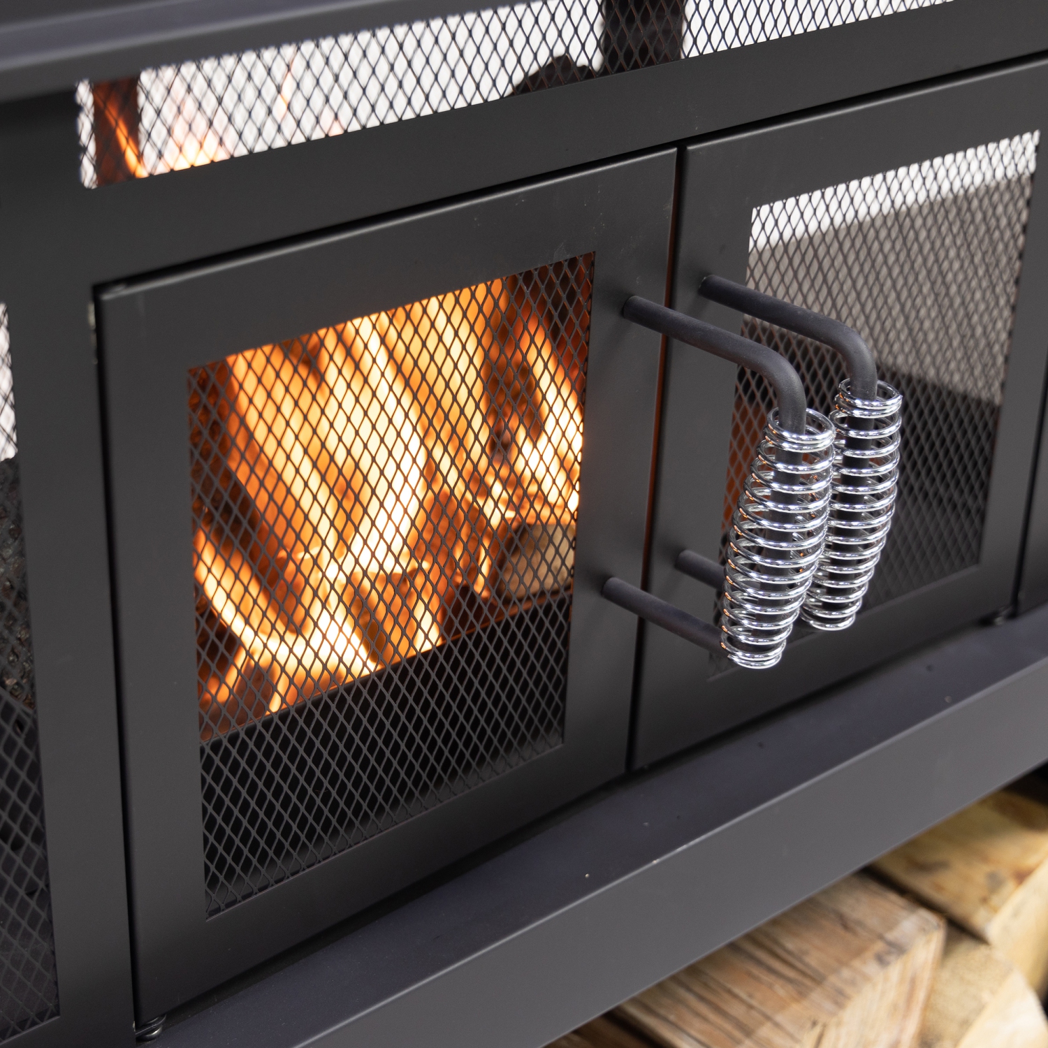 Foyer à bois rectangulaire extérieur en acier de 70 po de Deko Living avec rangement pour bûches, tisonnier et tables d'appoint