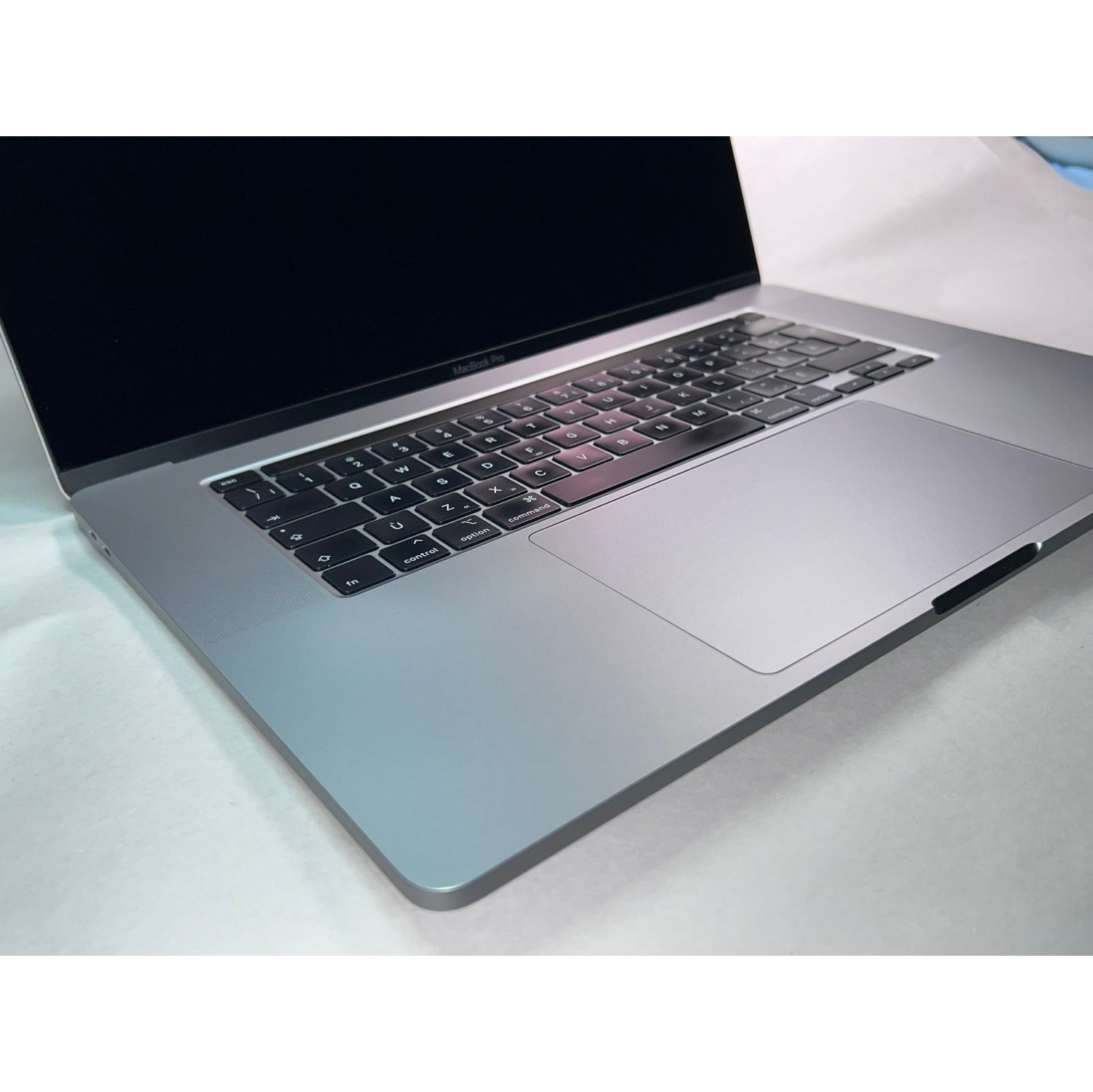 Remis à neuf excellent MacBook Pro 16 po 2019 Go d'Apple, gris cosmique/argenté 2,6ghz i7 clavier français 512 Go de 16 Go + garantie de 1