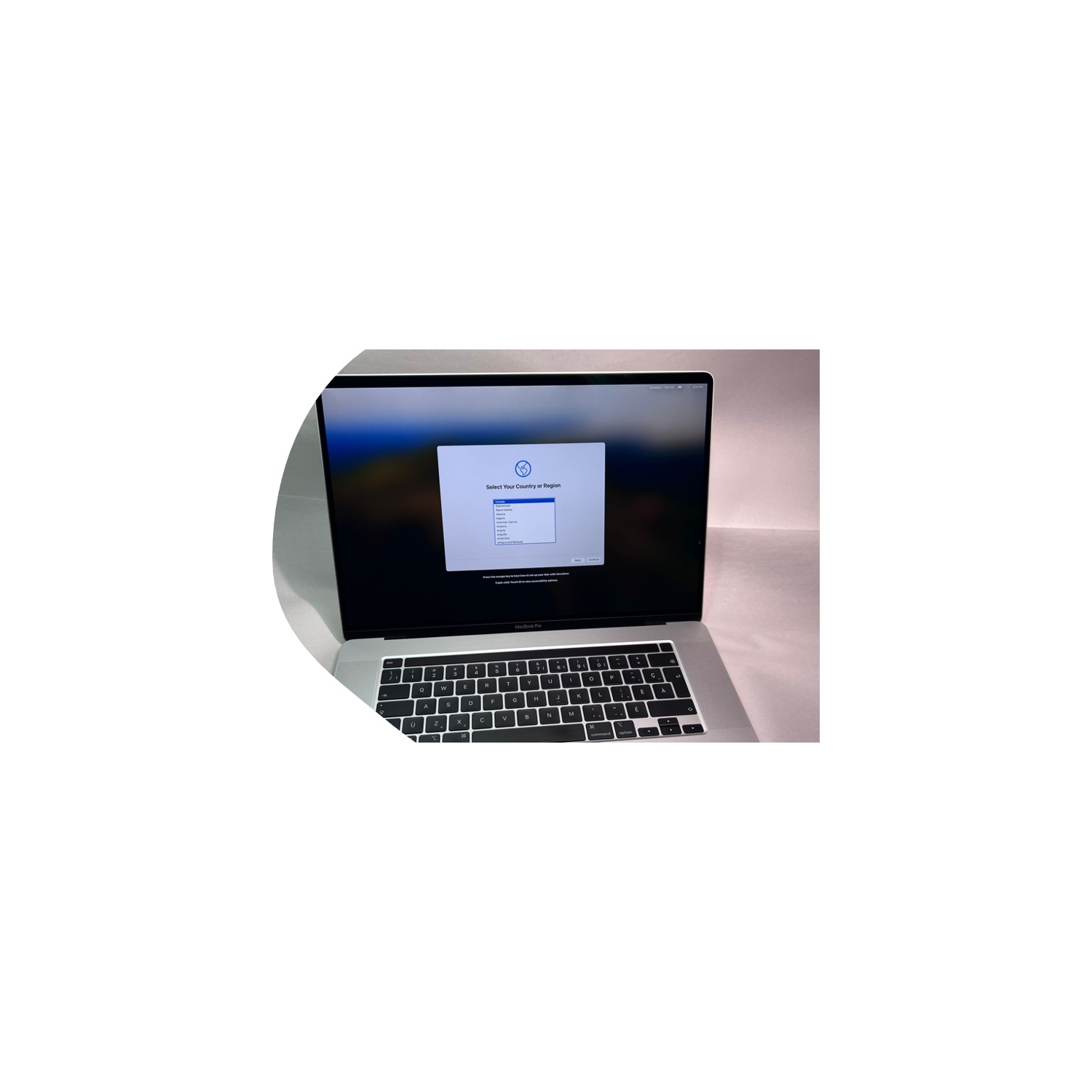 Remis à neuf excellent MacBook Pro 16 po 2019 Go d'Apple, gris cosmique/argenté 2,6ghz i7 clavier français 512 Go de 16 Go + garantie de 1