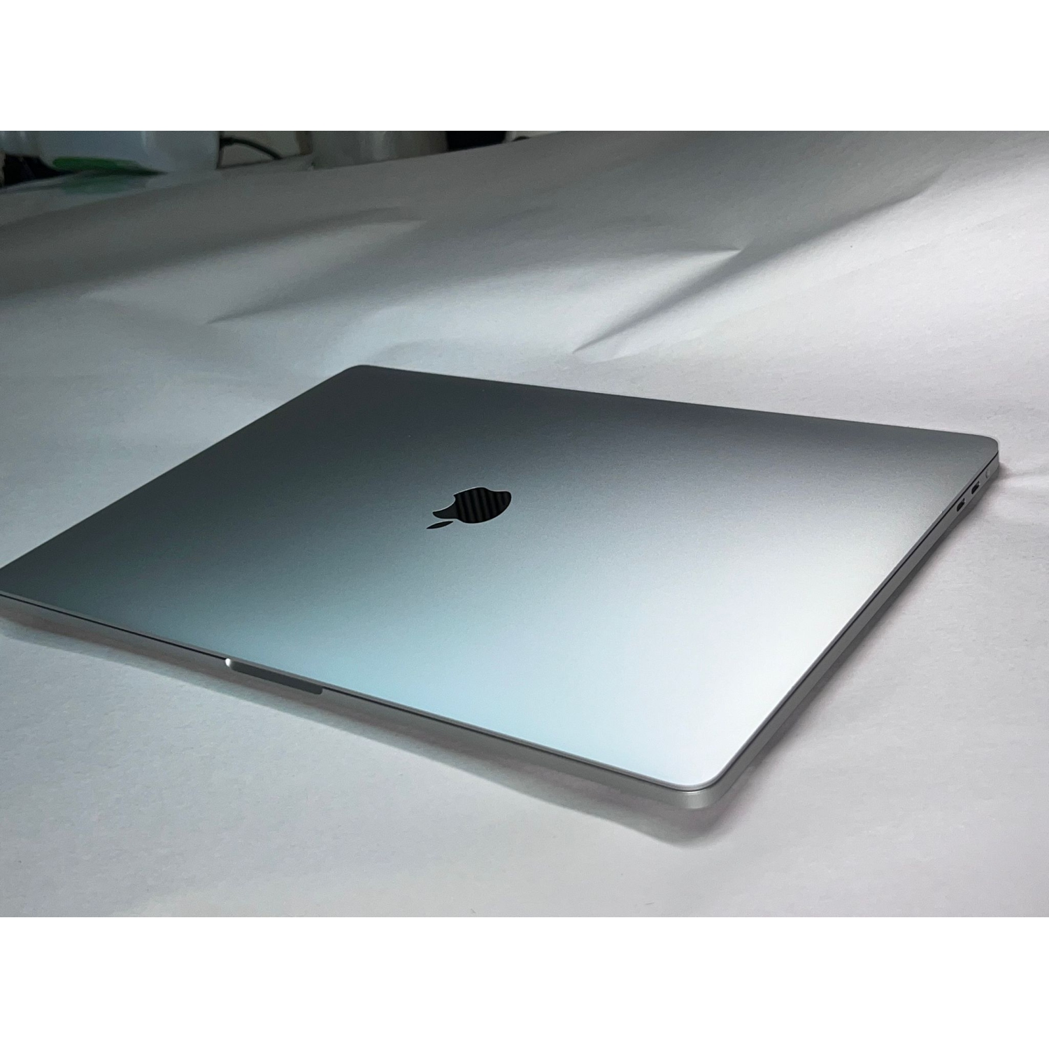 Remis à neuf excellent MacBook Pro 16 po 2019 Go d'Apple, gris cosmique/argenté 2,6ghz i7 clavier français 512 Go de 16 Go + garantie de 1