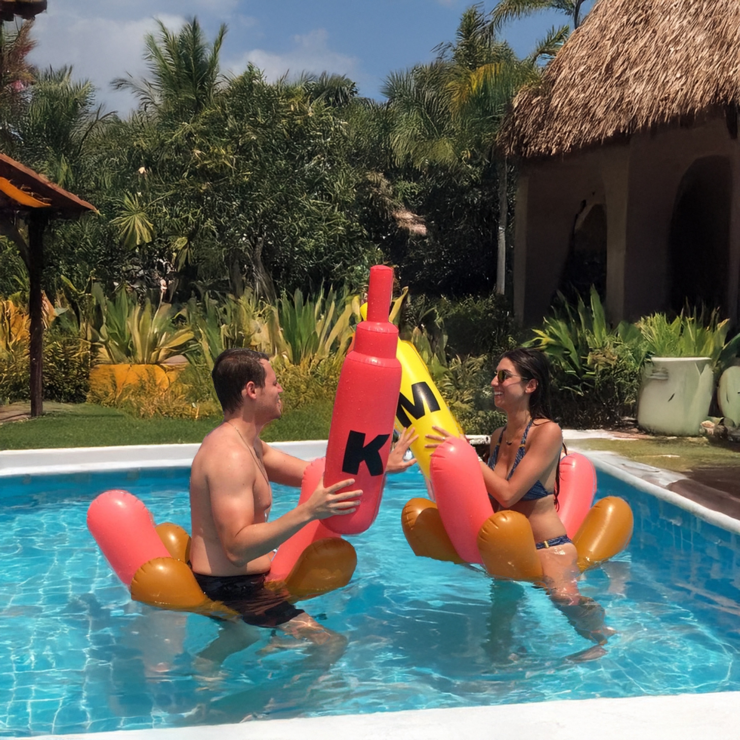 Ensemble de 2 figurines gonflables Hot Dog Ride On Swimming Pool Battle avec jeu Boppers - 56 po