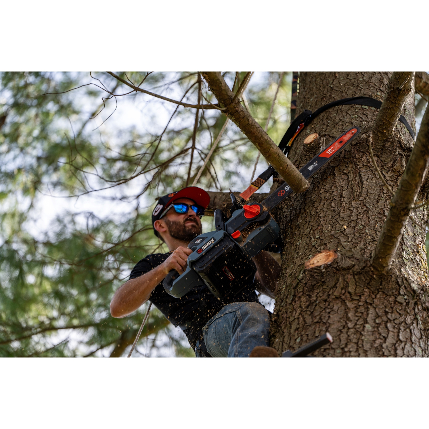 Scie à chaîne sans fil SENIX X6 60 V Max* de 18 po – Chaîne à très haute vitesse, moteur sans balais, mode ECO, tension sans outil,