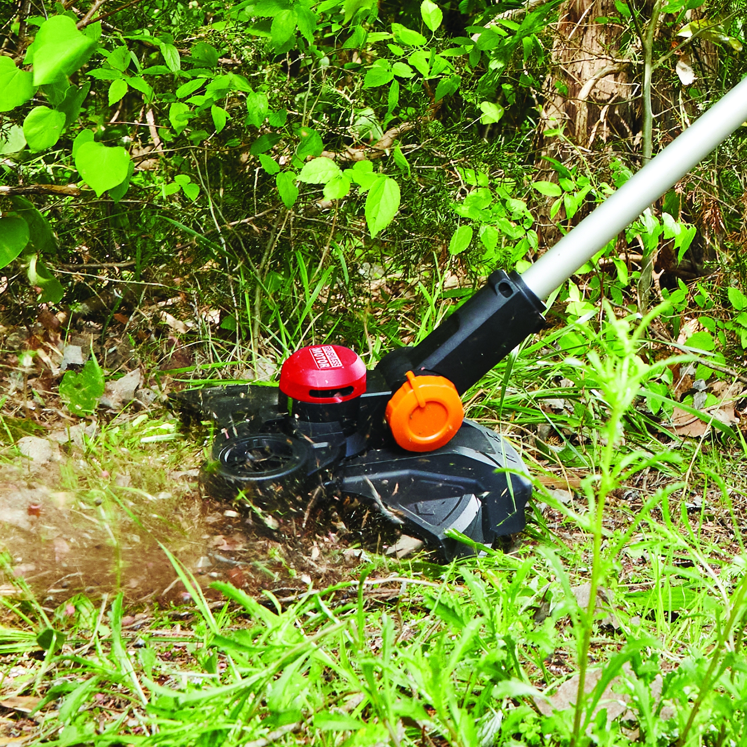 Coupe-herbe sans fil de 13&nbsp;po sans balais Nitro 20&nbsp;V de WORX