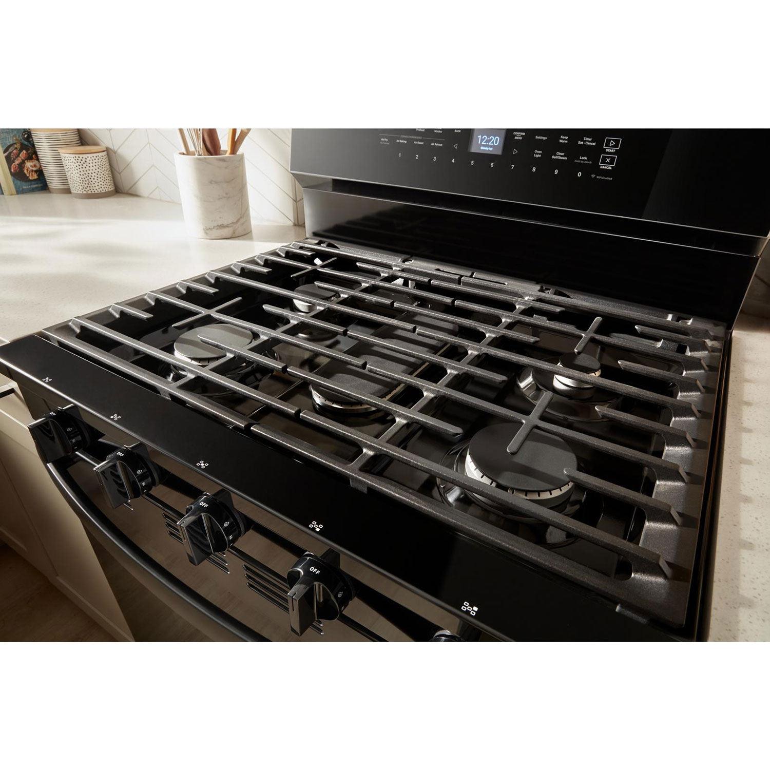 Cuisinière au gaz autonome de 30 po à 5 brûleurs avec four à convection véritable de 5 pi³ de Whirlpool - Noir