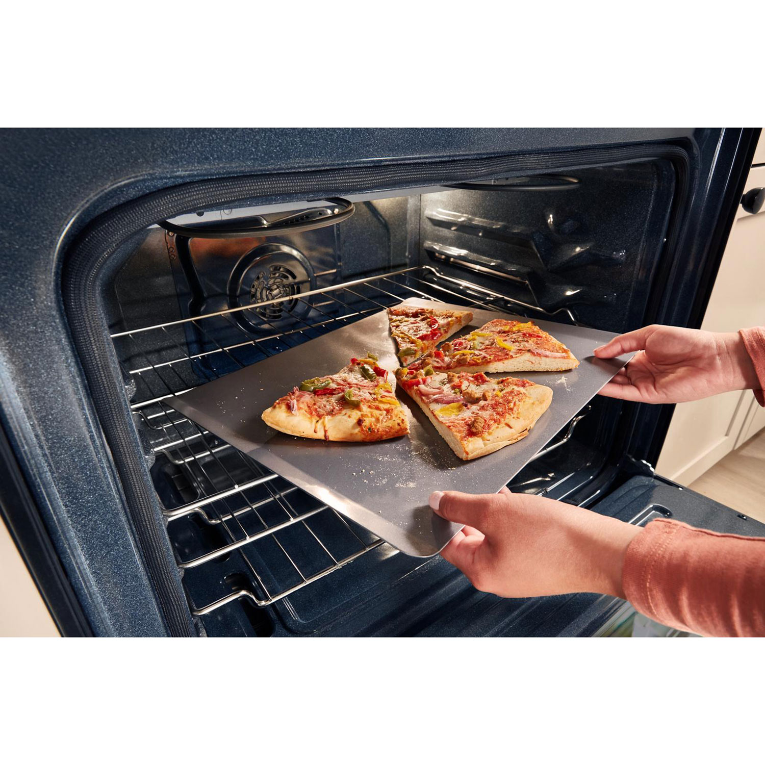 Cuisinière au gaz autonome de 30 po à 5 brûleurs avec four à convection véritable de 5 pi³ de Whirlpool - Noir