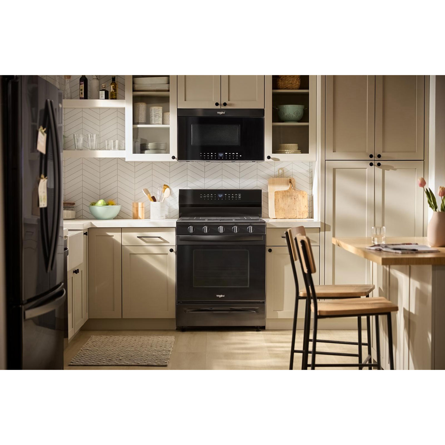 Cuisinière au gaz autonome de 30 po à 5 brûleurs avec four à convection véritable de 5 pi³ de Whirlpool - Noir