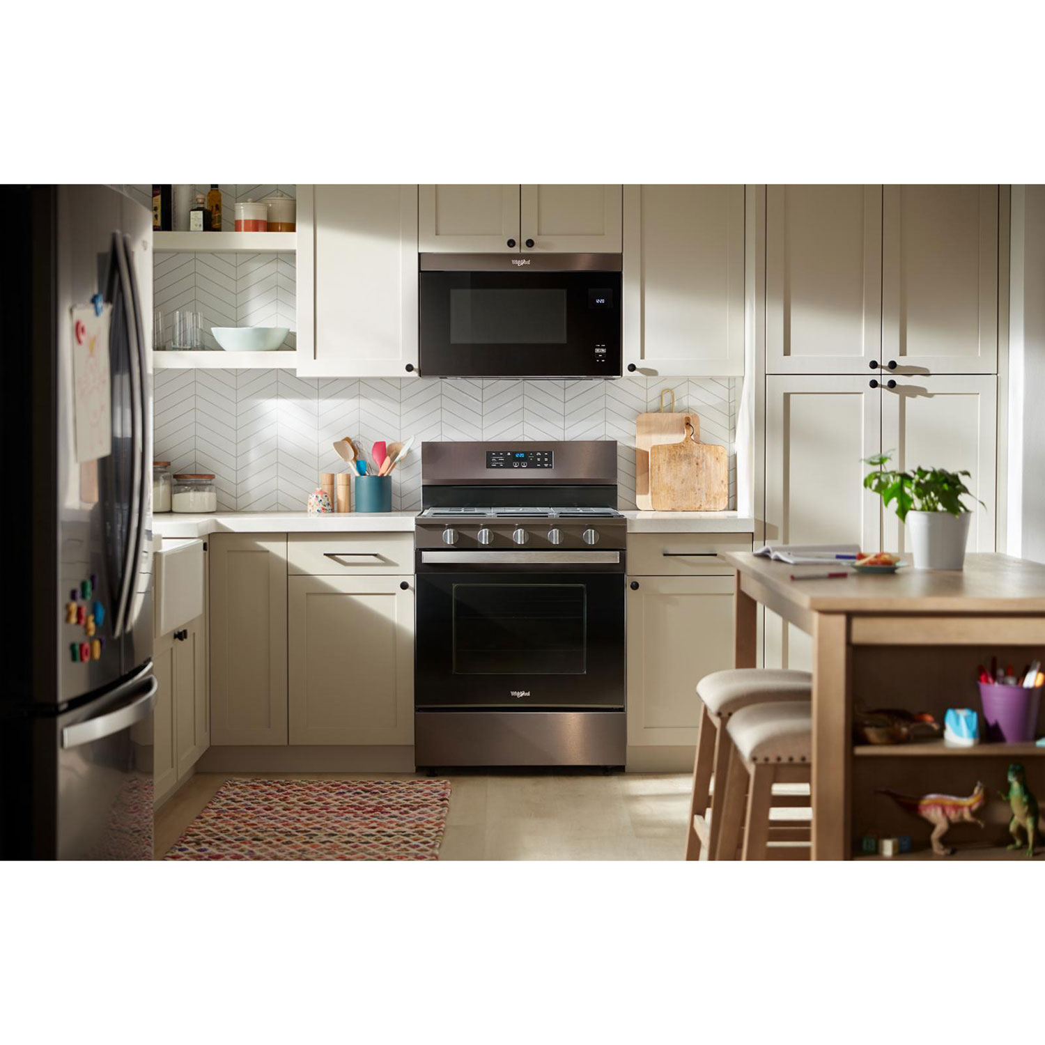 Whirlpool 30" 5.0 Cu Ft Fan Convection 5-Burner Freestanding Gas Air Fry Range - Black Stainless