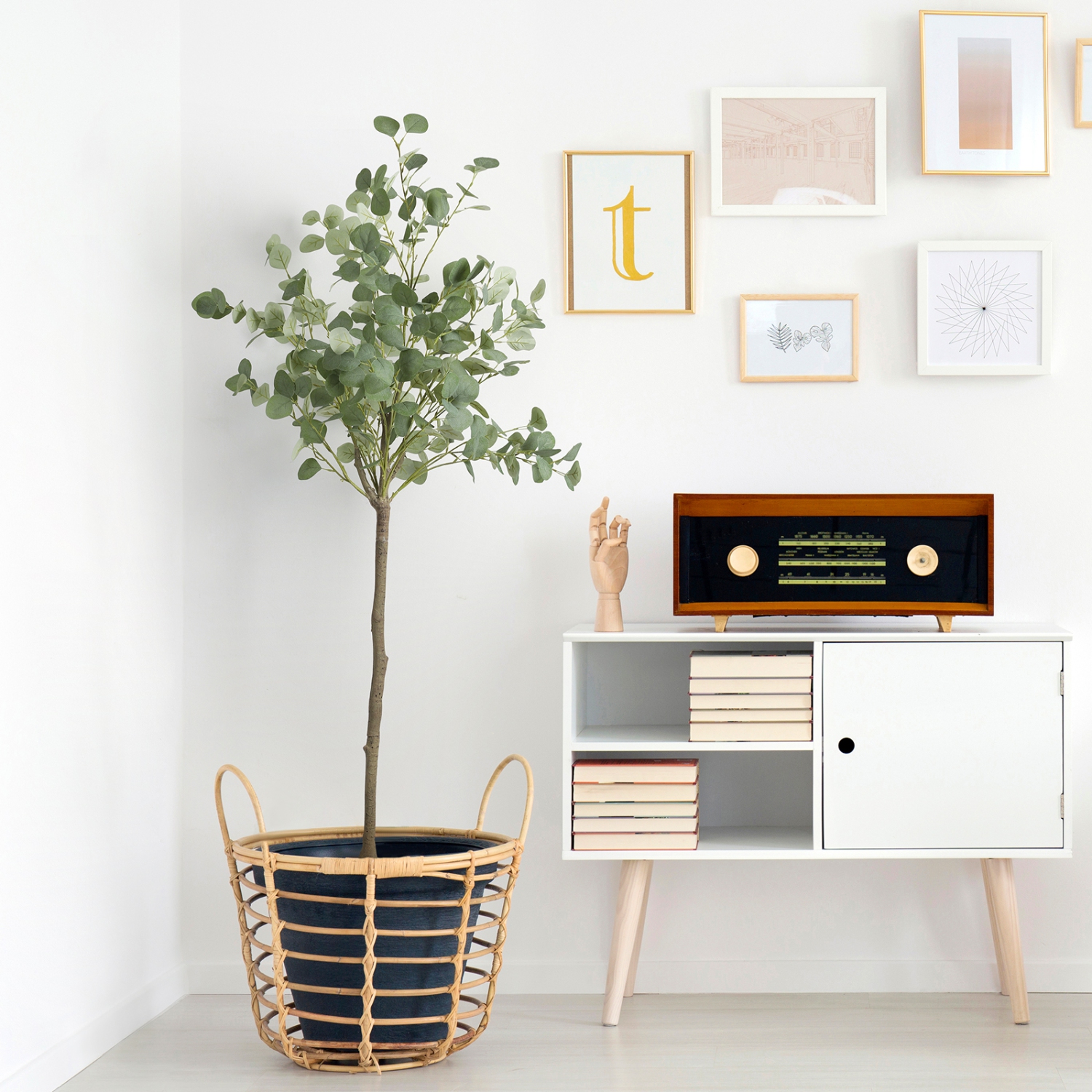 Artificial Eucalyptus Tree, 5ft Tall Fake Tree Silk Artificial Eucalyptus Tree with Plastic Nursery Pot, Artificial Plants for Home Office Interior