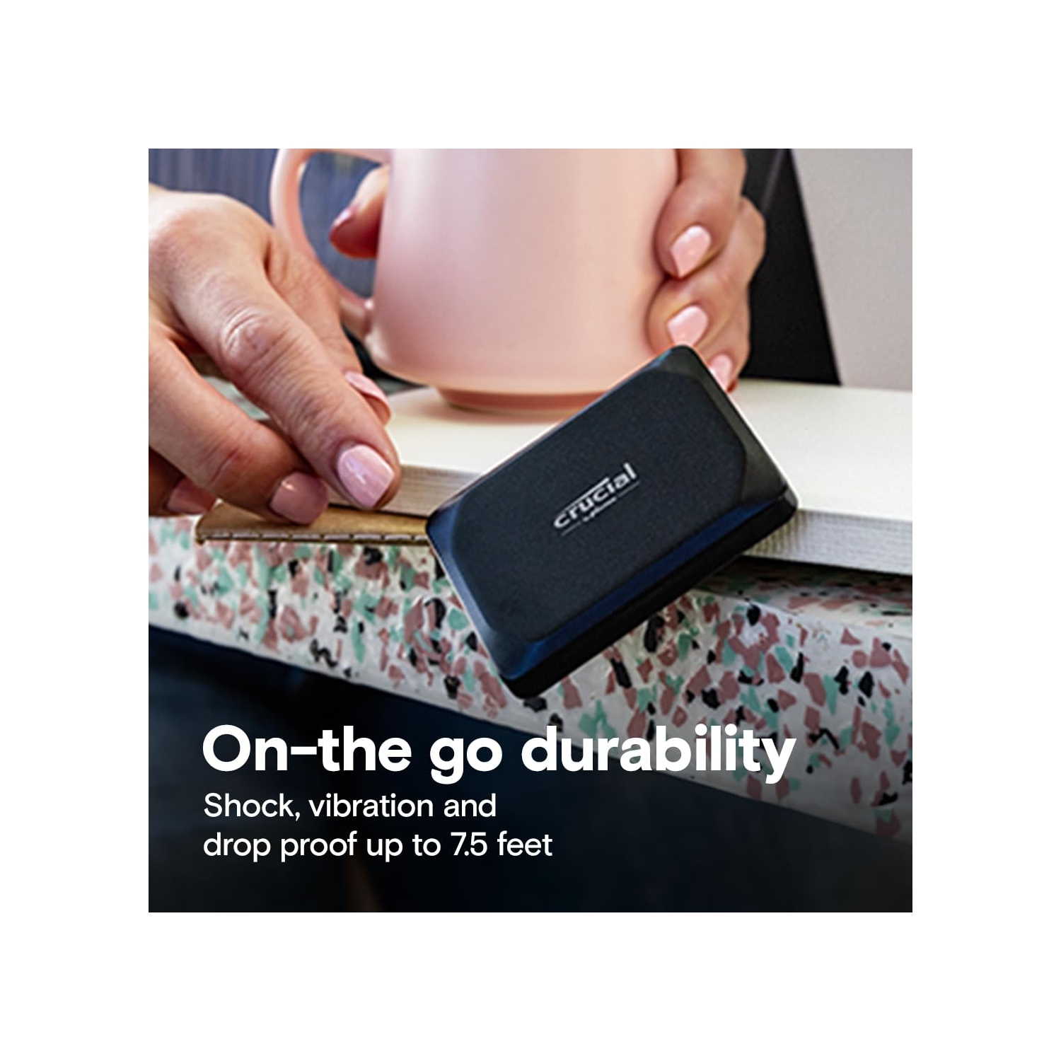 Disque SSD portatif 1&nbsp;To de X9 To de Crucial - jusqu'à 1050MB Mo/s en lecture - PC et Mac, léger et petit avec 3 mois de photos de Mylio