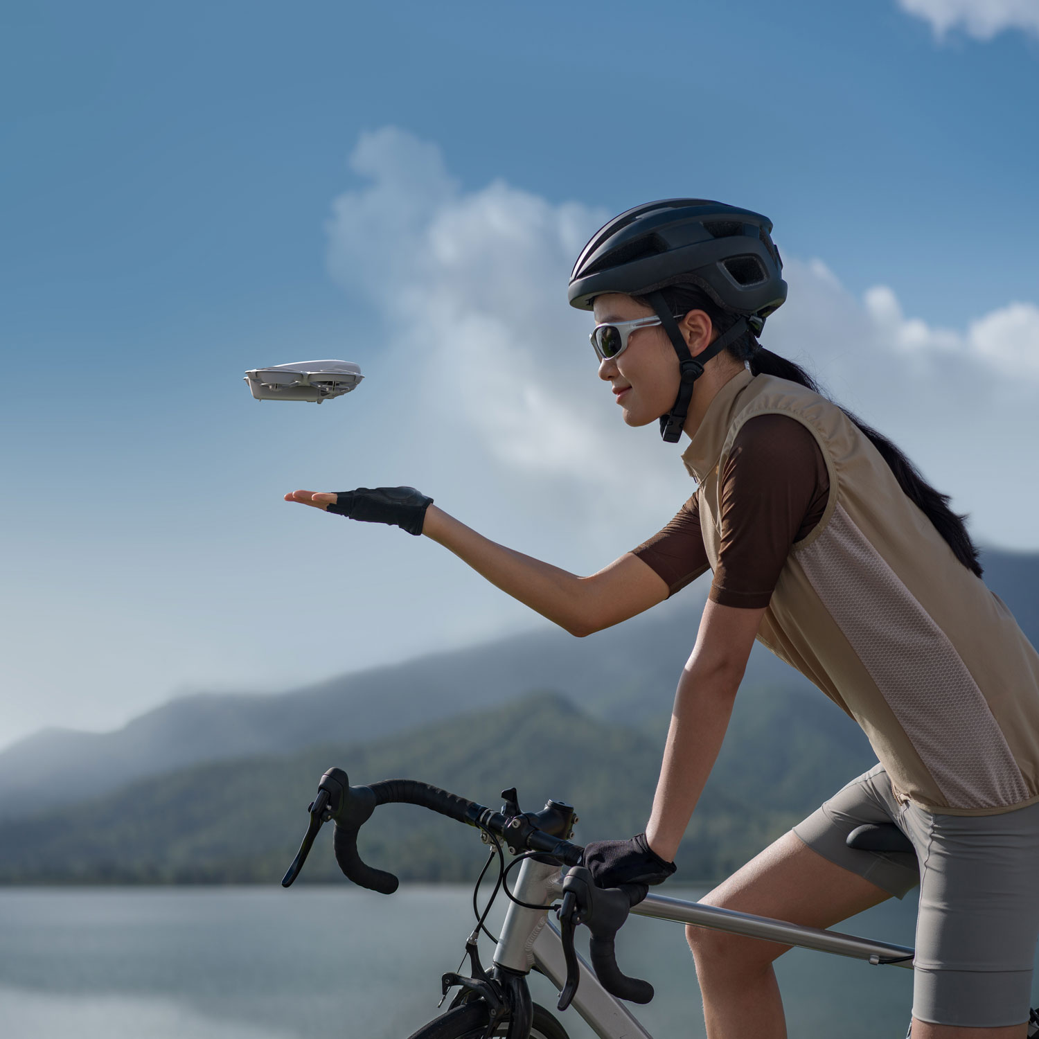 Ensemble Fly More avec drone quadricoptère Neo de DJI, caméra et manette