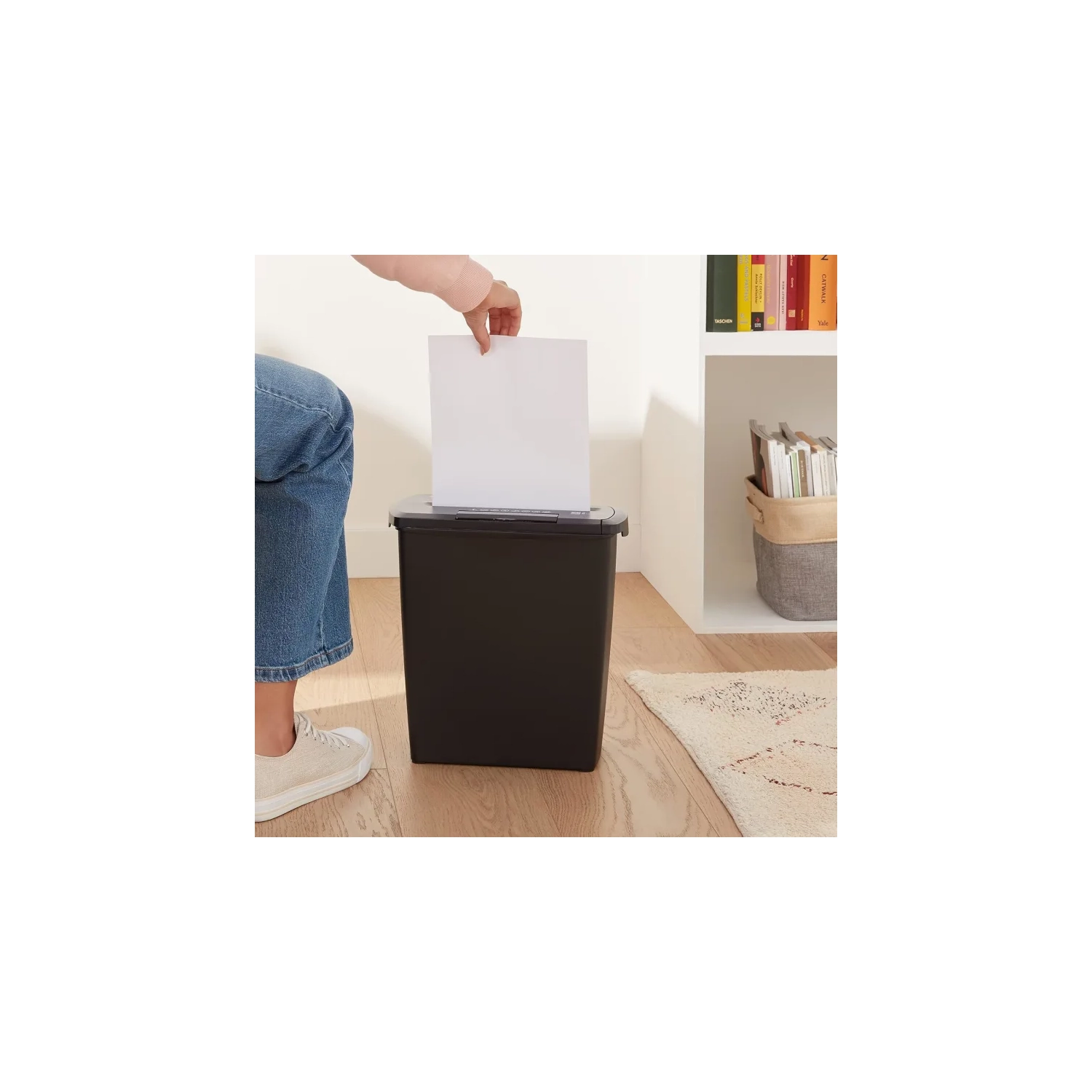 Déchiqueteuse à coupe en bandes de 8 feuilles pour le bureau à domicile – disques et cartes de crédit rouges