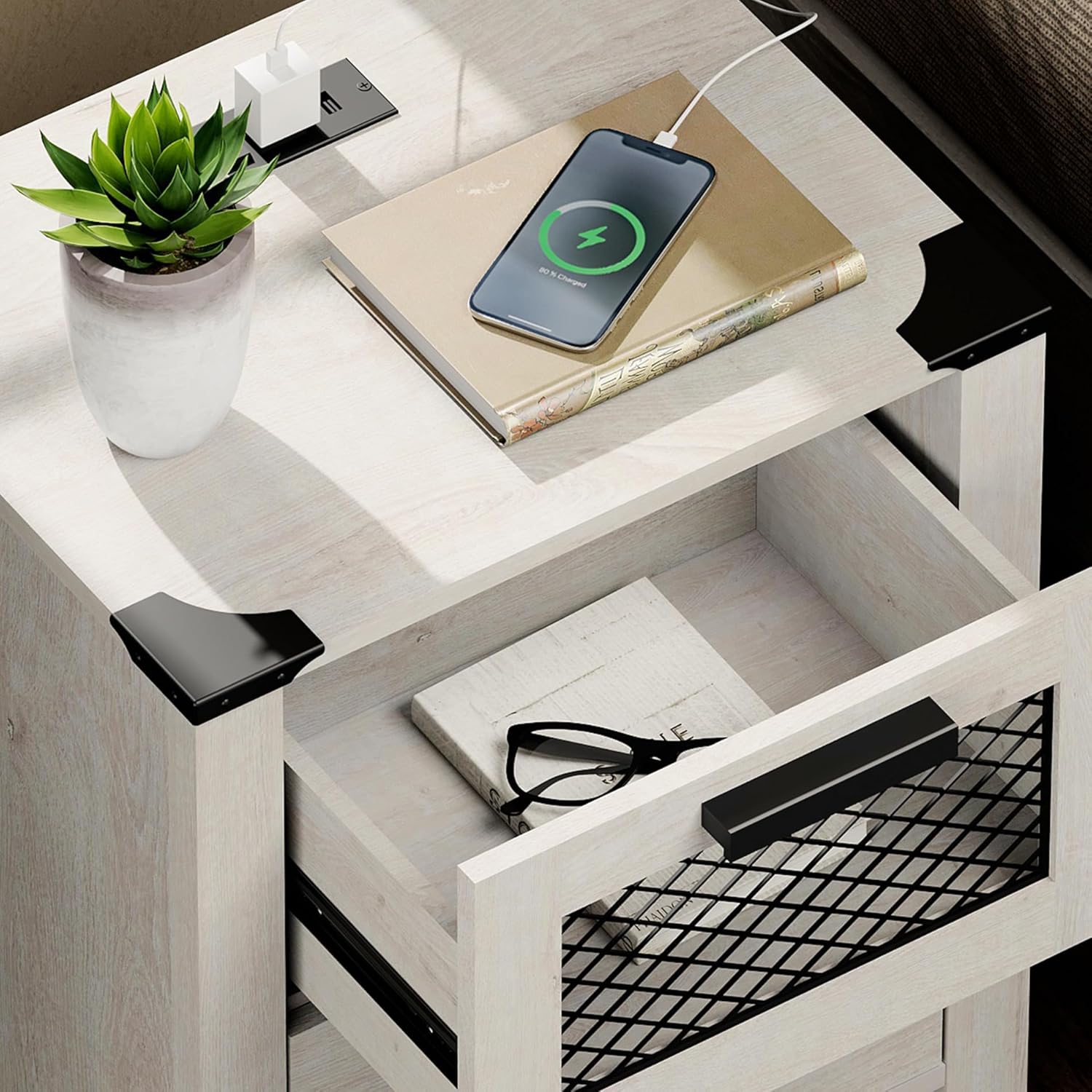 Table de chevet WAMPAT avec station de chargement, table de bout champêtre à 2 tiroirs, table de chevet rustique pour canapé d'appoint pour chambre à