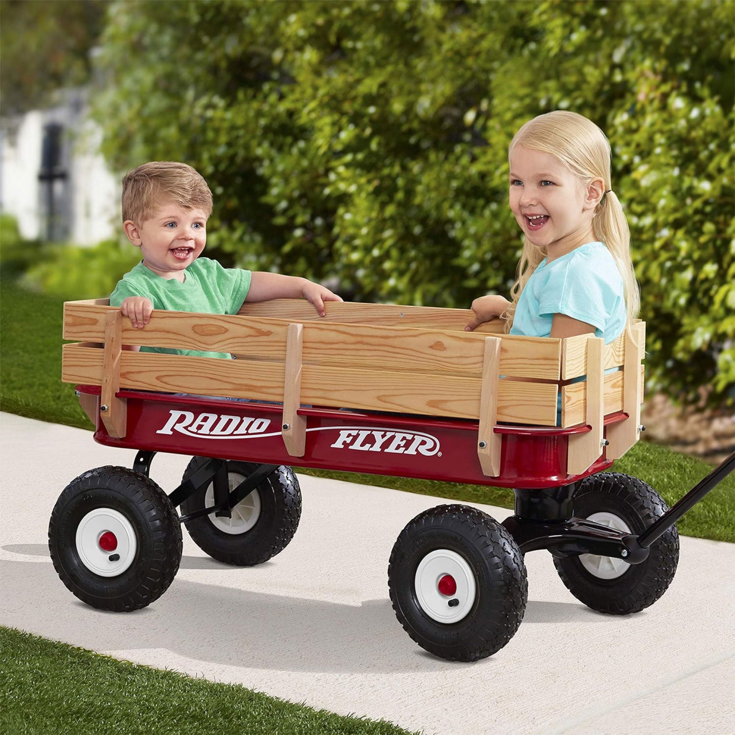 Radio Flyer – Chariot tout-terrain classique en acier et en bois, rouge