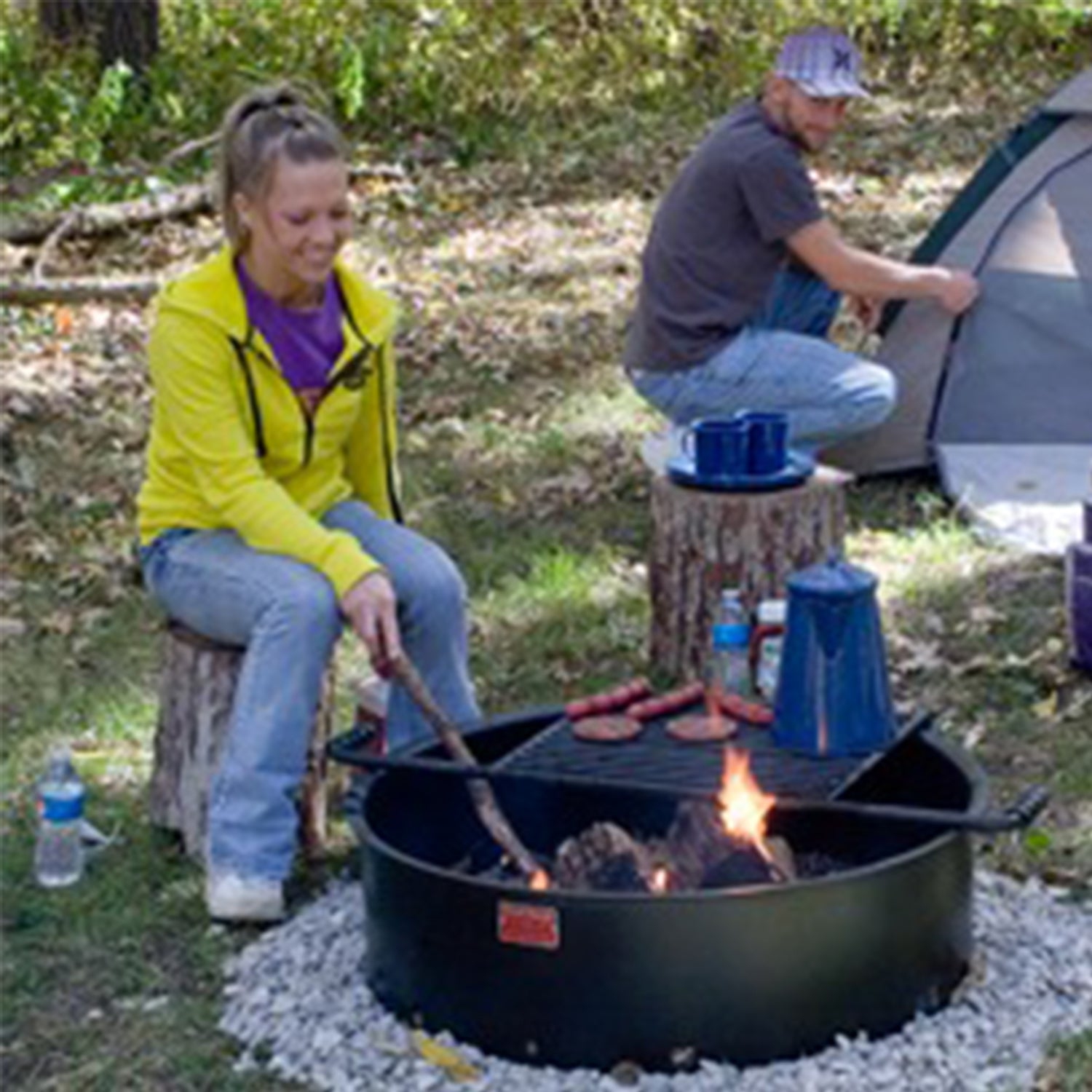 Anneau de foyer en acier de 24 po Pilot Rock avec grille de cuisson en métal, noir