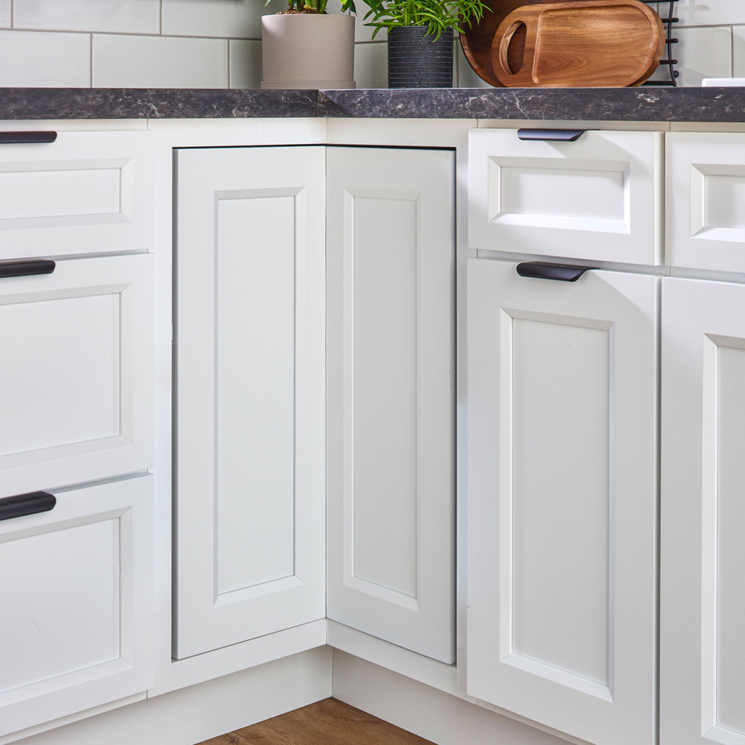 Rev-A-Shelf 28&nbsp;po Lazy Susan Pie-Cut Polymer deux tablettes, blanc, LD-2942-28-11-1