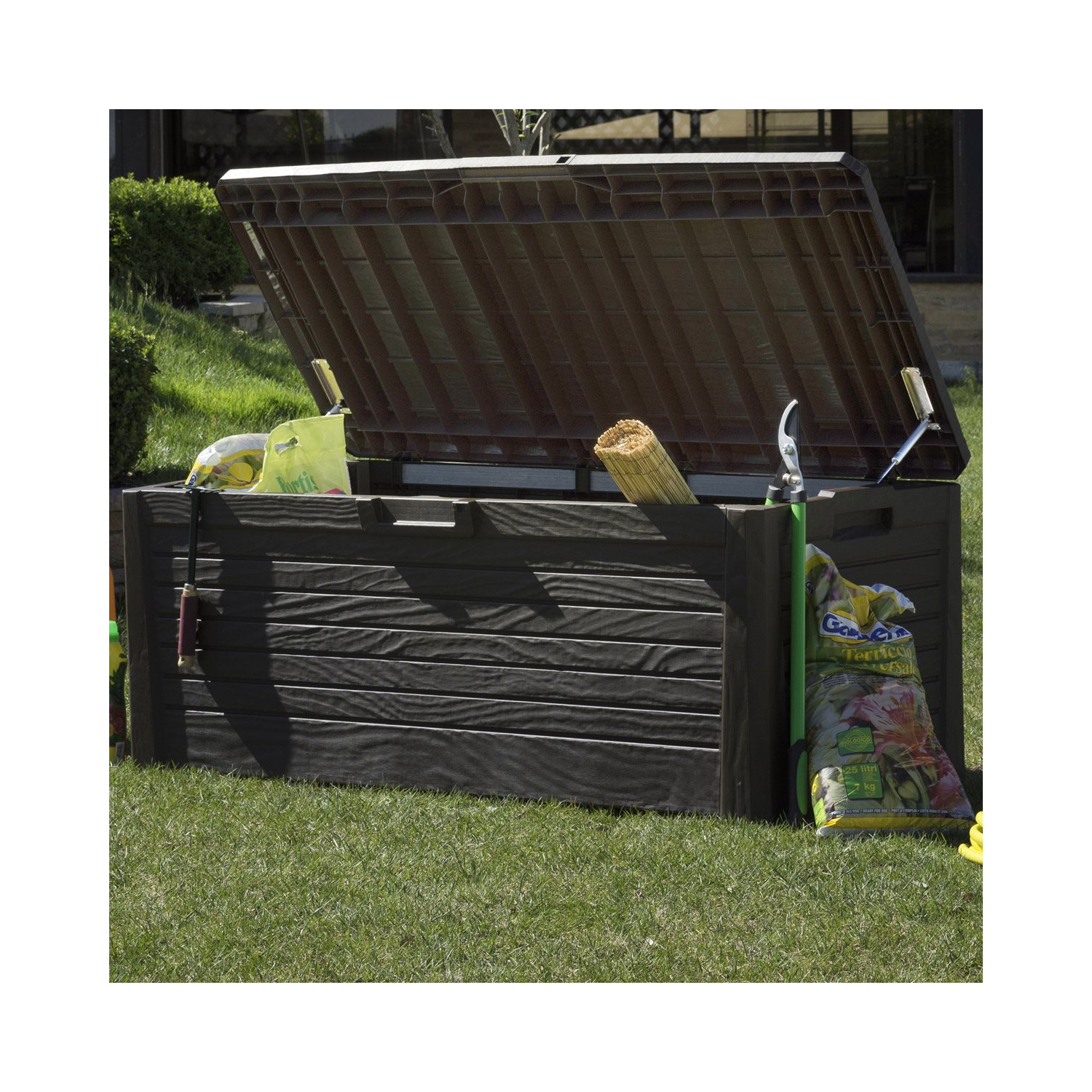 Toomax Florida Heavy Duty 145 Gallon Novel Resin Outdoor Storage Deck Box, Brown