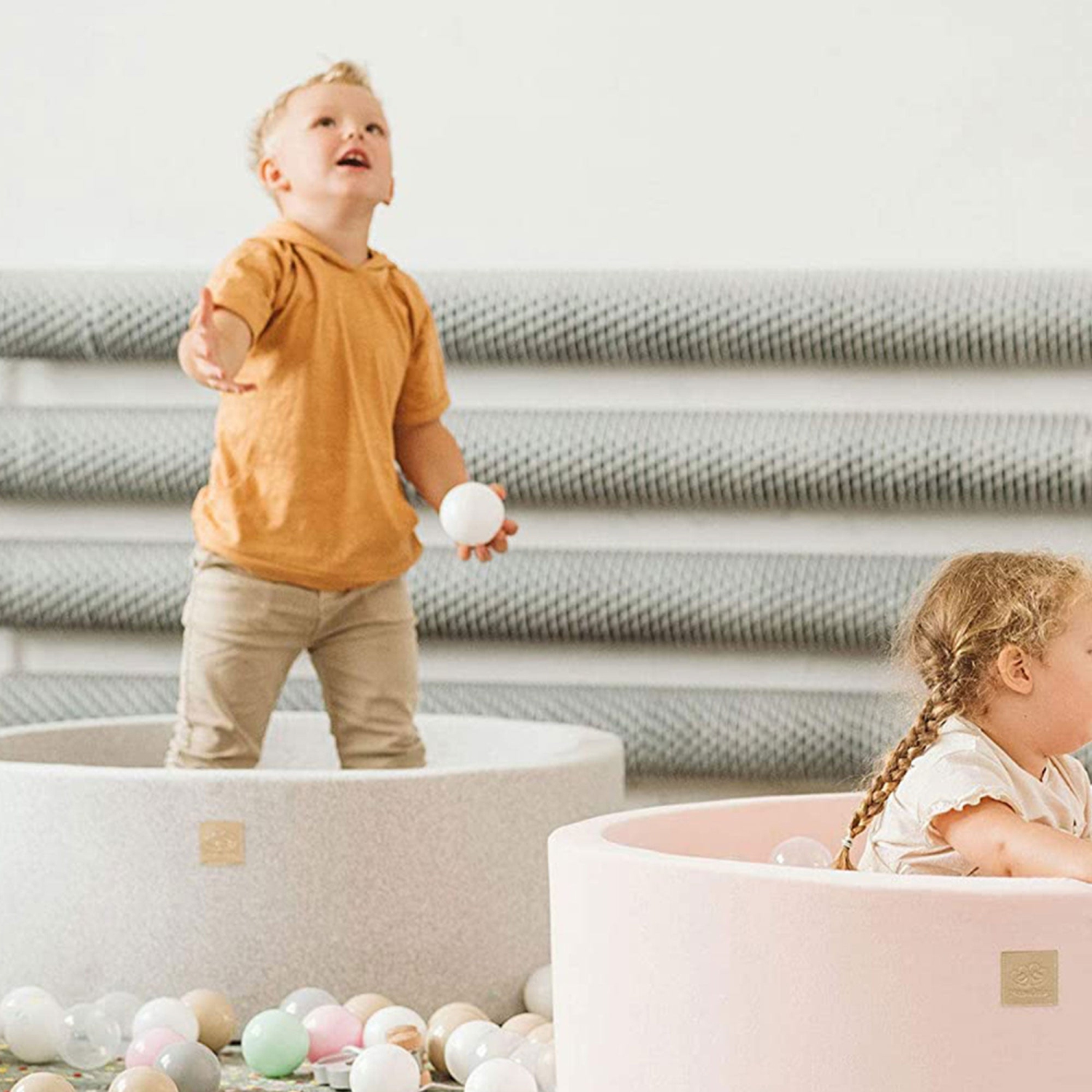 MeowBaby Round 35 x 11.5 Inch Baby Foam Ball Pit w/ 200 Balls, Pastel Pink/Gray