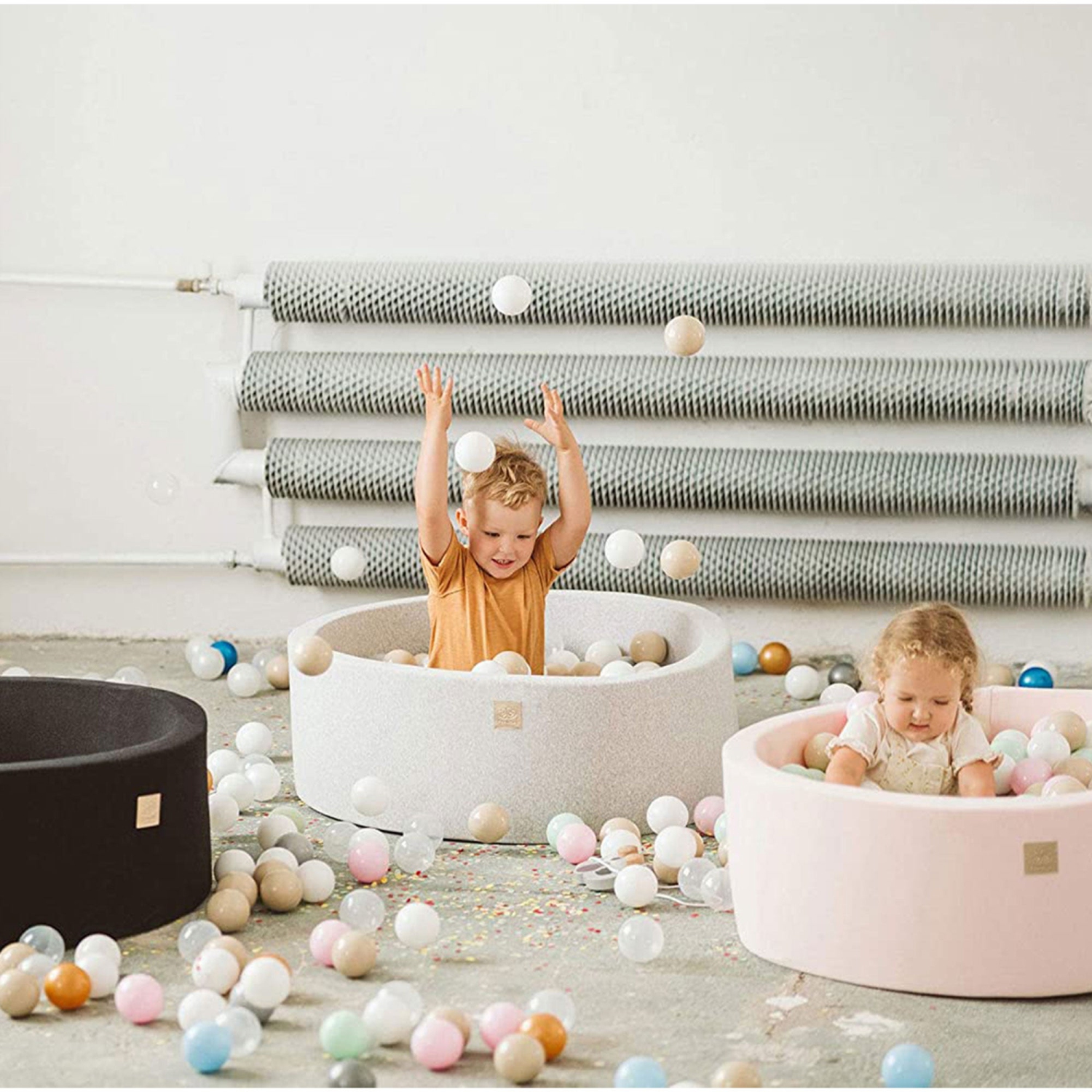 MeowBaby Round 35 x 11.5 Inch Baby Foam Ball Pit w/ 200 Balls, Pastel Pink/Gray