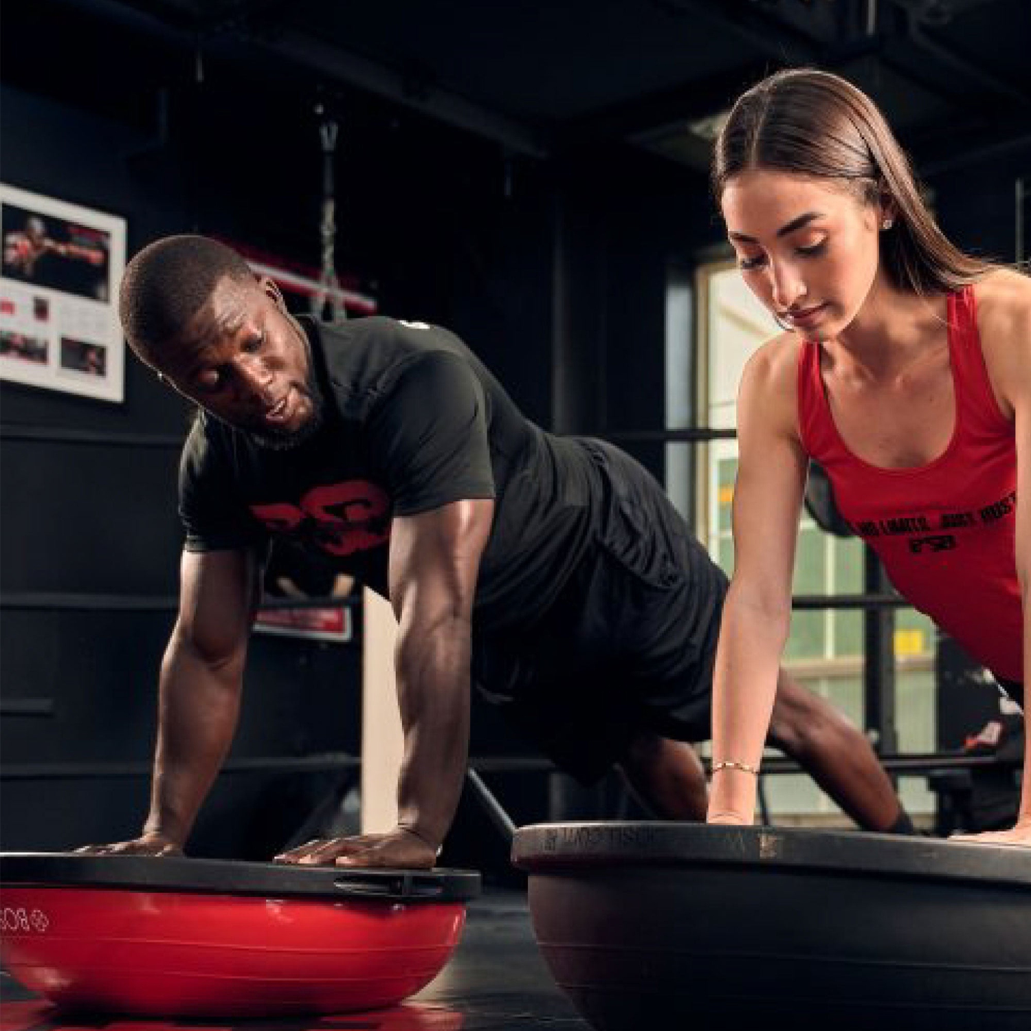 BOSU – ballon d’exercice de 26 po pour entraînement avec ballon de yoga Pro Balance, rouge/noir