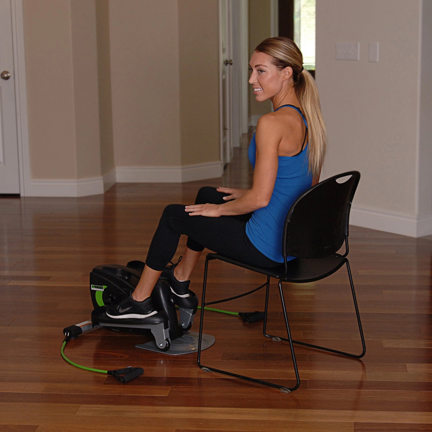 Appareil elliptique compact pour tout le corps InMotion de Stamina avec cordes de résistance