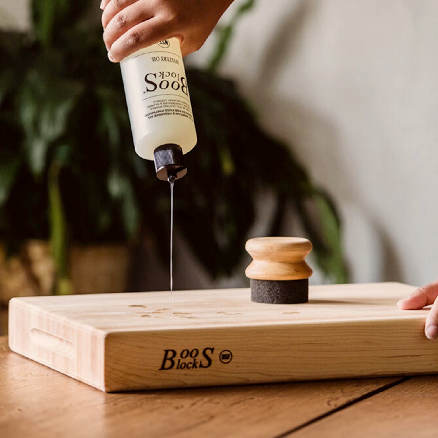 John Boos – Ensemble d’entretien de planche à découper en bois, 32 oz liq., huile mystère et applicateur