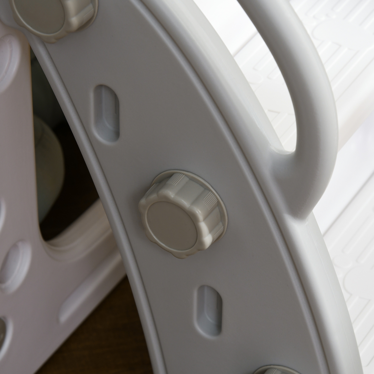 Glissade 5-en-1 de Qaba pour enfants de 1-3 à 7 ans avec panier de basketball, arbre d'escalade, télescope, panier de rangement, Pour l'intérieur Gris