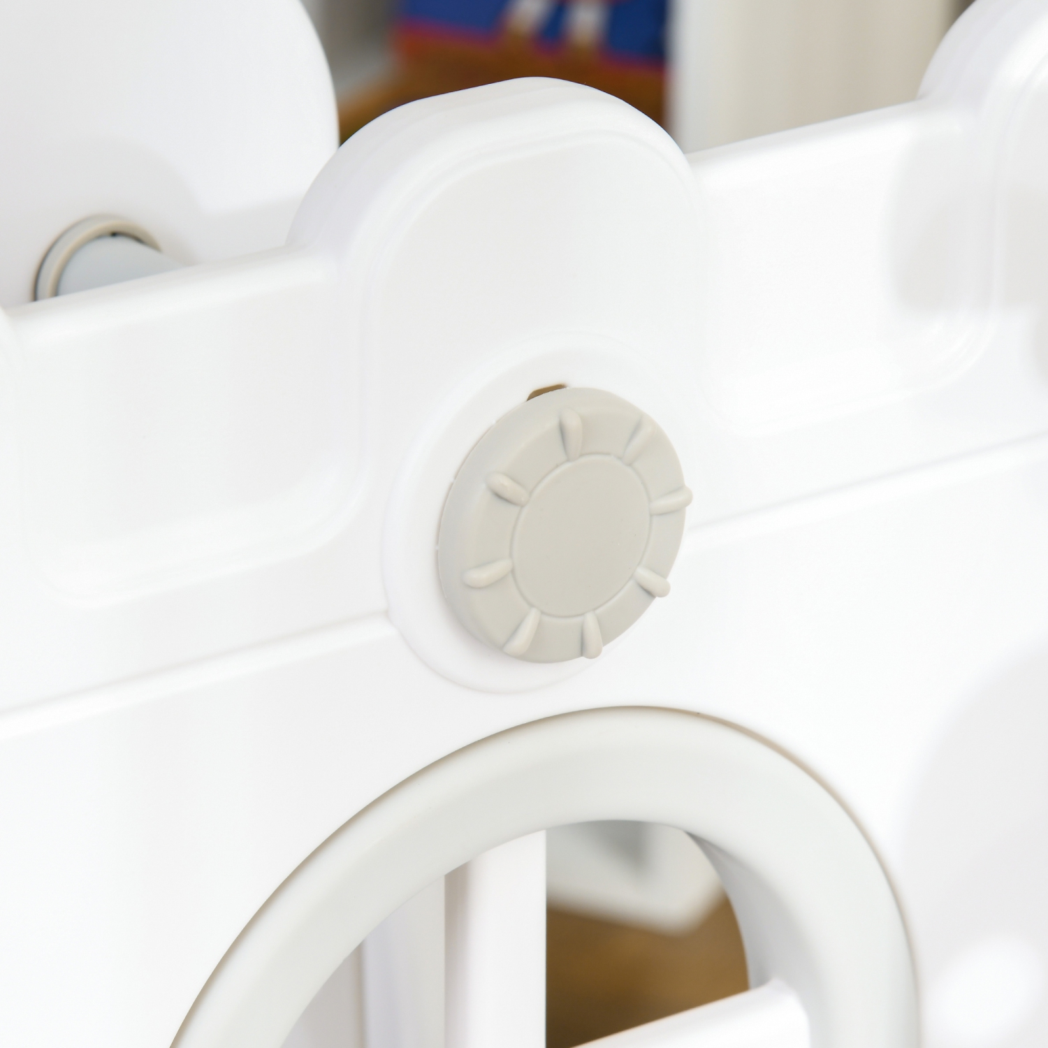 Ensemble de glissade et balançoire 6-en-1 Qaba avec panier de basketball, escalade, terrain de jeu intérieur Baby Swing Set avec espace de rangement,