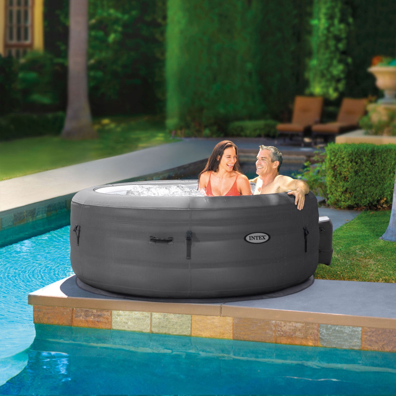 Spa gonflable pour 4 personnes SimpleSpa d'Intex avec housse isolée