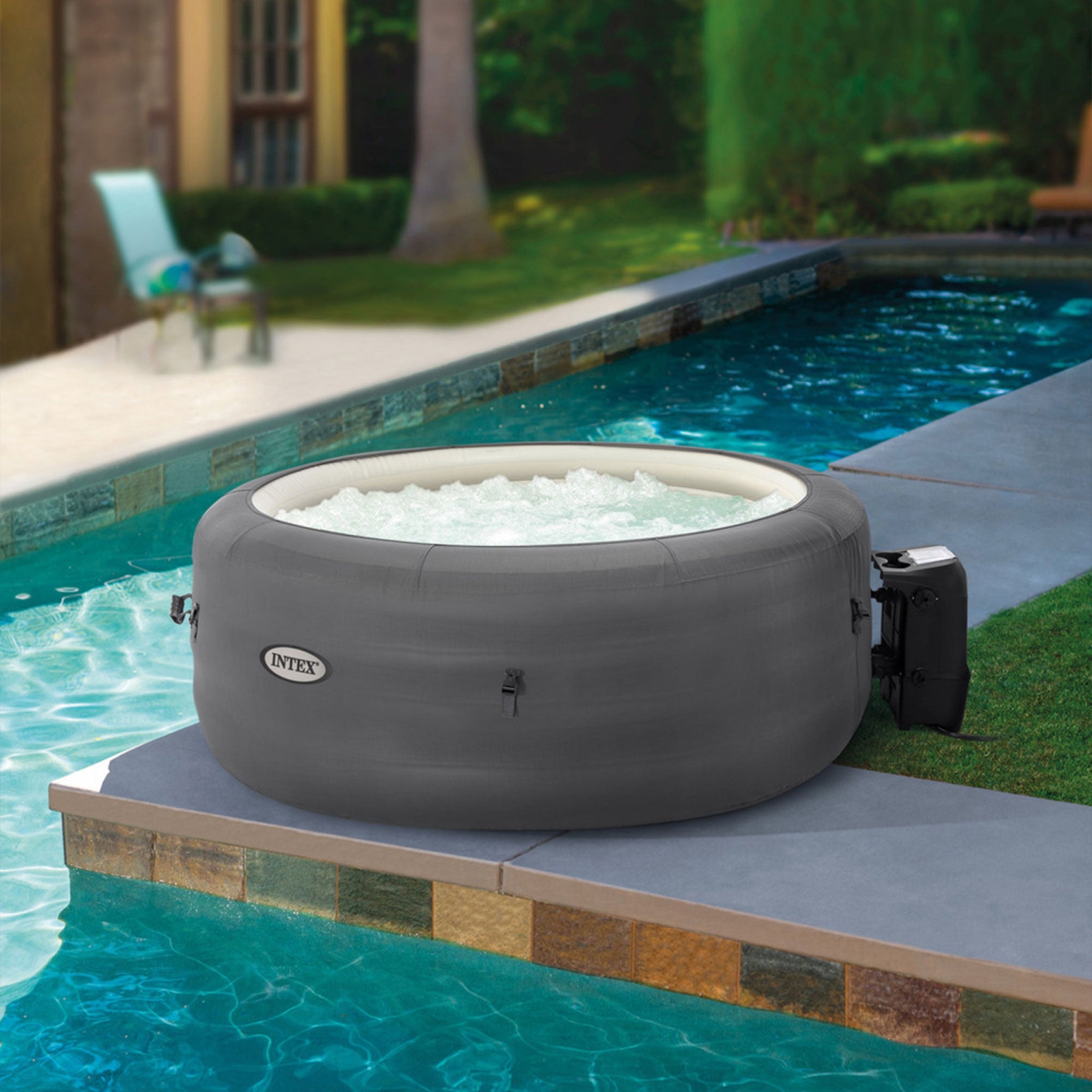 Spa gonflable pour 4 personnes SimpleSpa d'Intex avec housse isolée