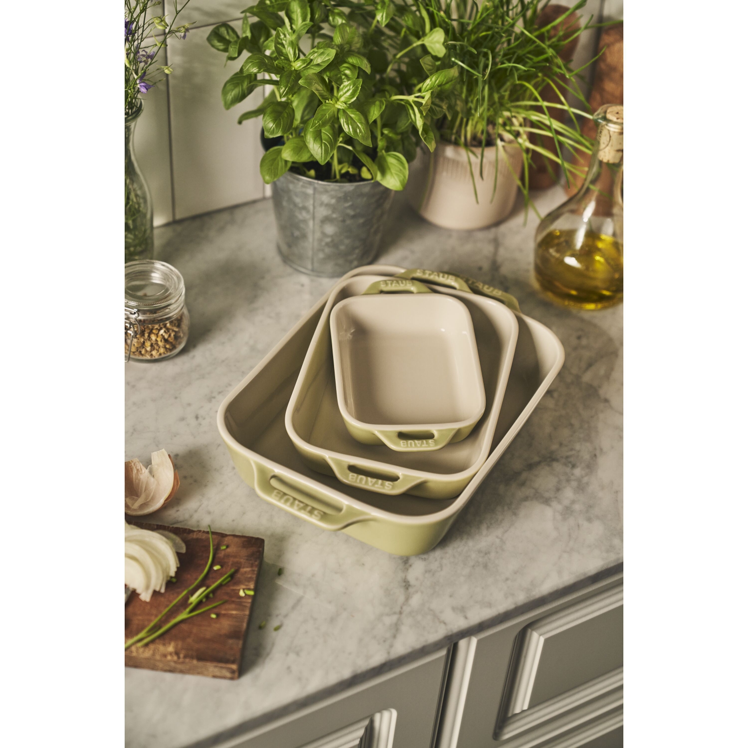 Ensemble de plats de cuisson rectangulaires au motif de céramique de STAUB, Macaron vert pâle, 3 pièces
