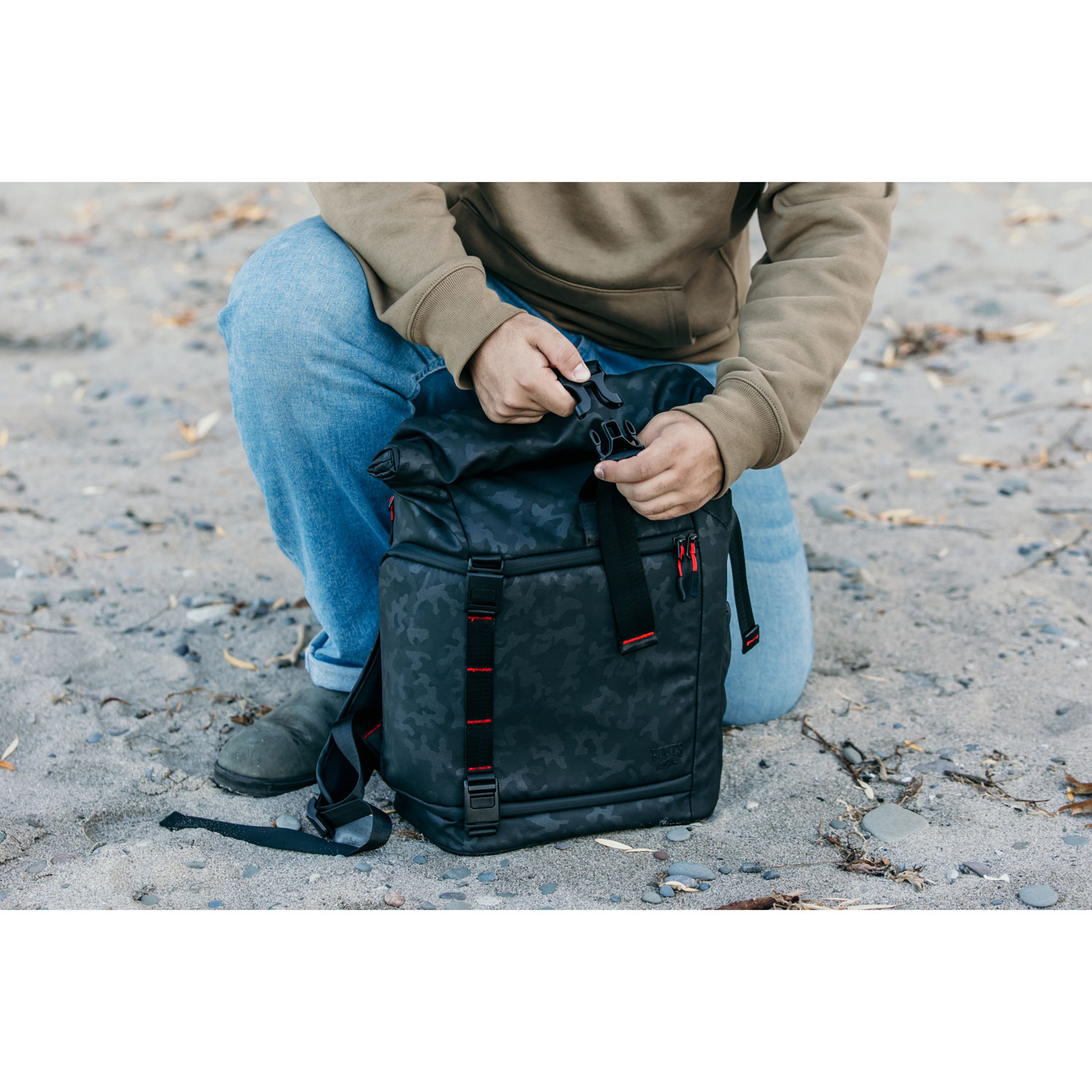 Sac à dos Stealth de Roots pour appareil photo reflex numérique et appareil photo sans miroir - Camouflage