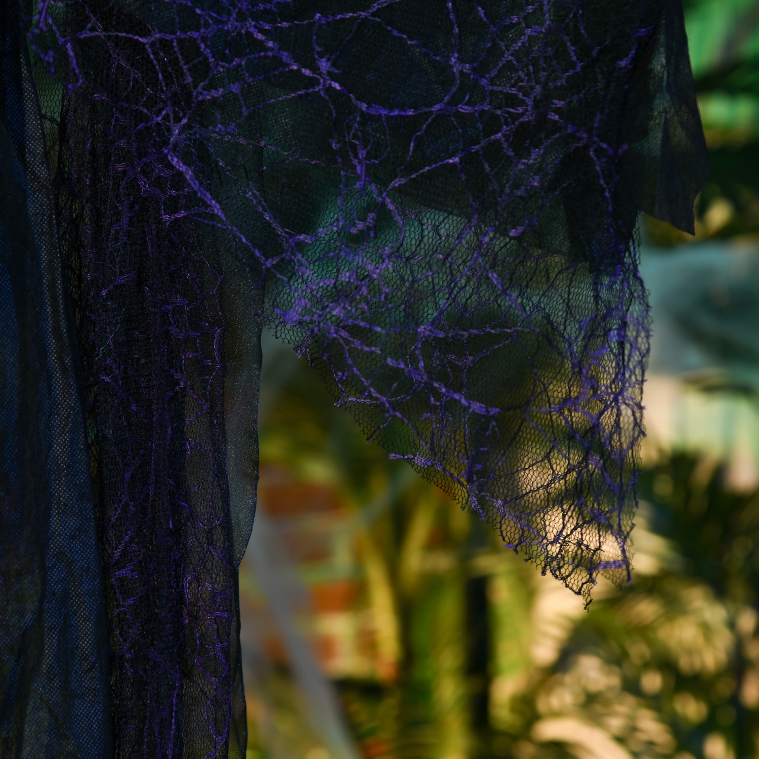 HOMCOM 6' Life Size Witch Outdoor Halloween Decoration, Sound and Motion Activated, Halloween Prop w/ Light Up Eyes, Speak Sound for Haunted House,