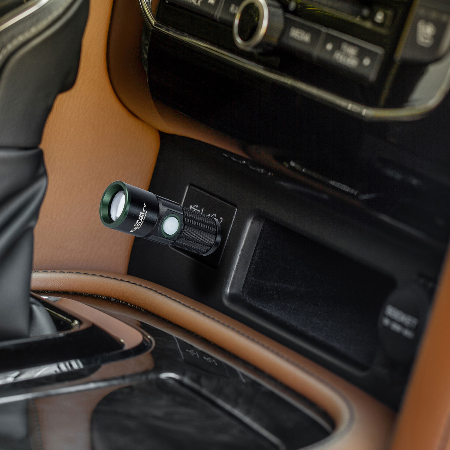 Lampe de poche USB rechargeable de Police Security - 550 lumens