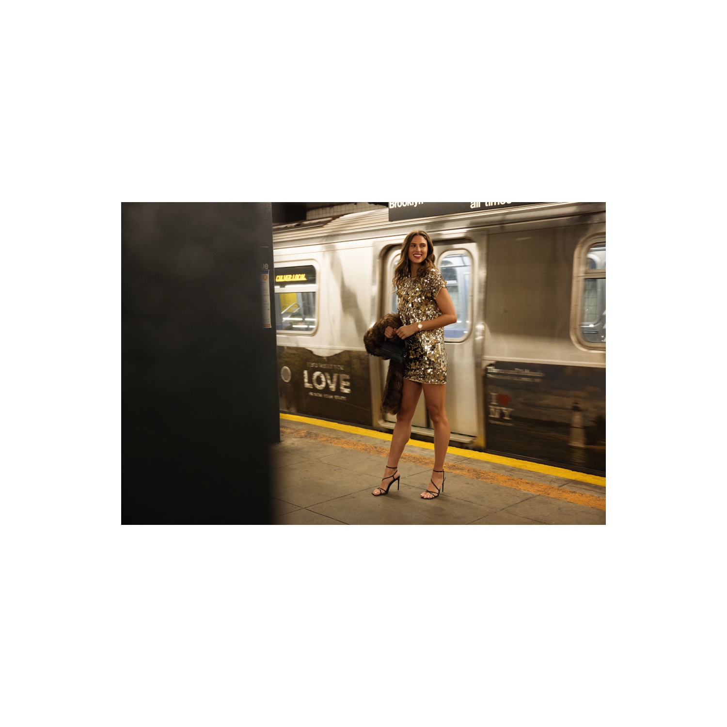 Montre à quartz pour femmes de Bulova 32&nbsp;mm avec boîtier et bracelet en acier inoxydable doré et cadran champagne