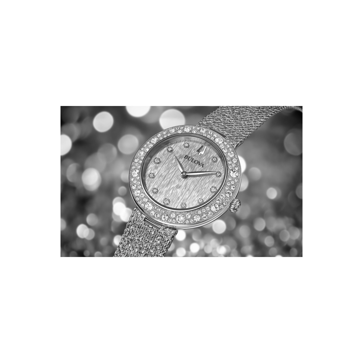 Montre à quartz pour femmes de Bulova avec 32&nbsp;mm boîtier et bracelet en acier inoxydable argenté et cadran argenté