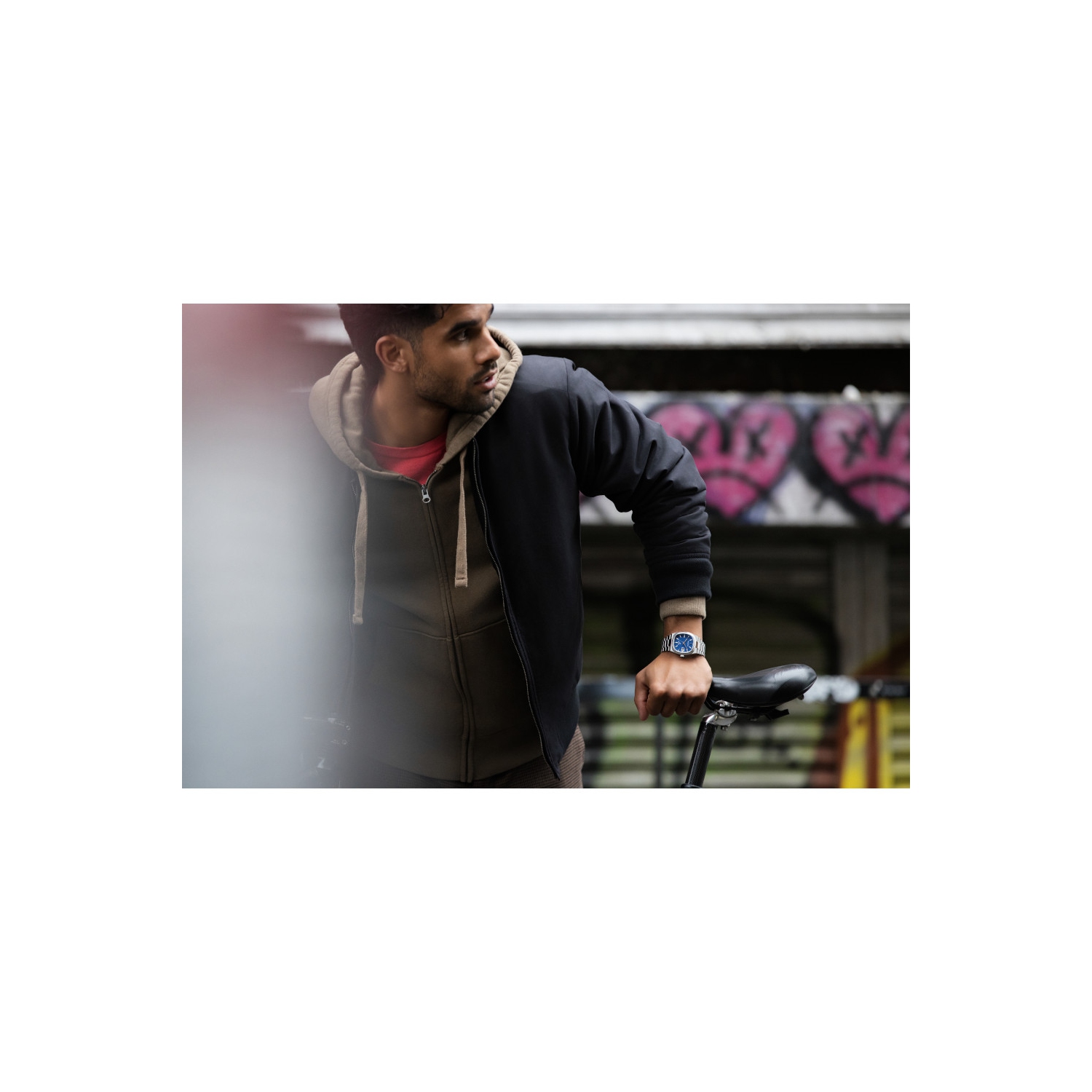 Montre homme, bracelet et boîtier en acier inoxydable argenté 37,5 mm collection Super Seville Precisionist de Bulova avec cadran bleu