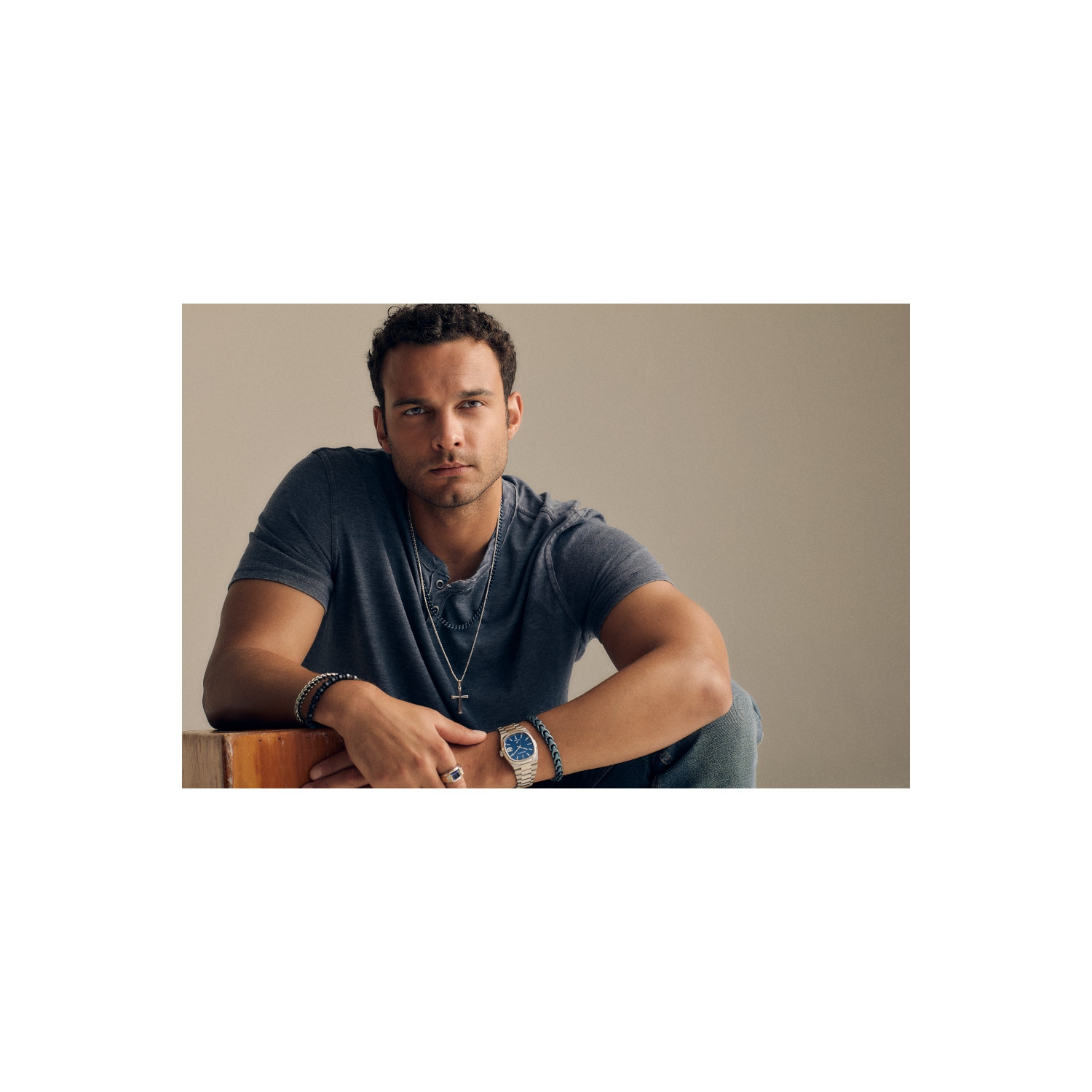 Montre homme, bracelet et boîtier en acier inoxydable argenté 37,5 mm collection Super Seville Precisionist de Bulova avec cadran bleu