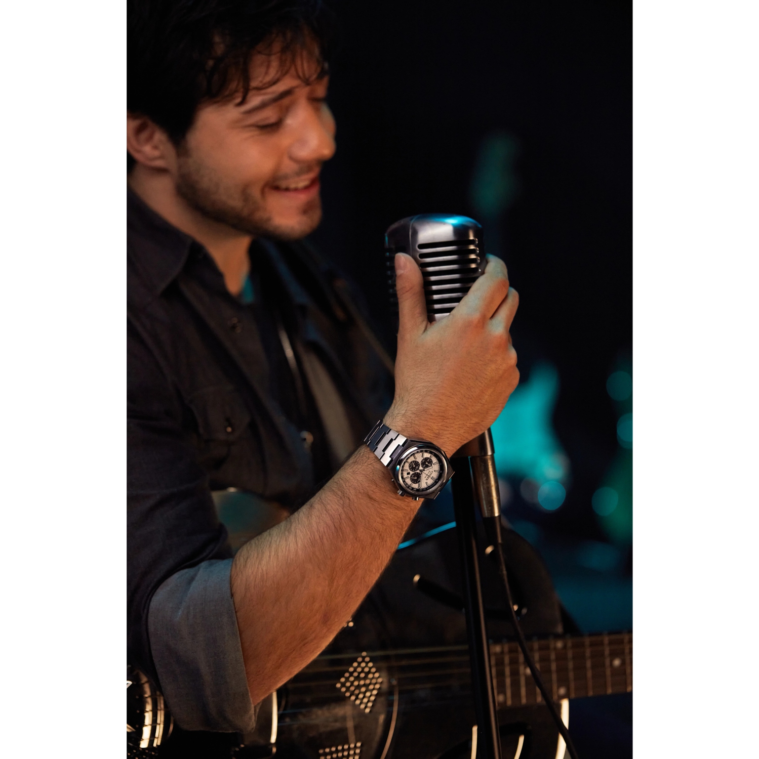 Montre pour hommes Zenshin Chrono Eco-Drive 42,5&nbsp;mm avec boîtier et bracelet en Super Titanium argenté et cadran blanc argenté de Citizen