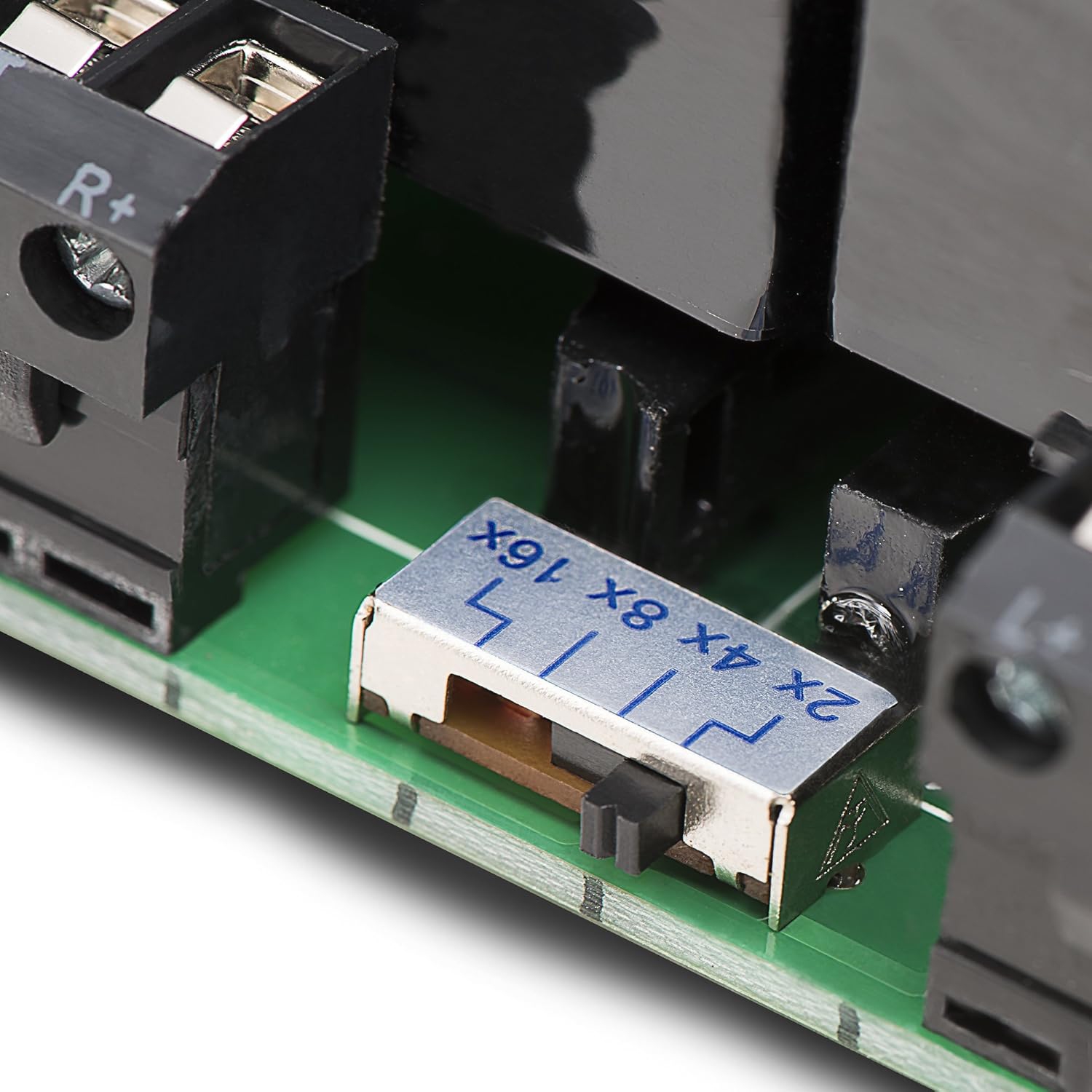 Commande de volume à réglage de l'impédance de crête de 100 W avec élément Decora, plaque extérieure et rail coulissant noirs