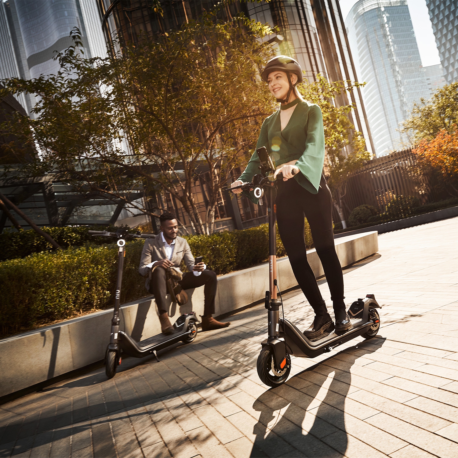 Bundle Electric Kick Scooter NIU KQi 2 Gray with NIU Phone holder