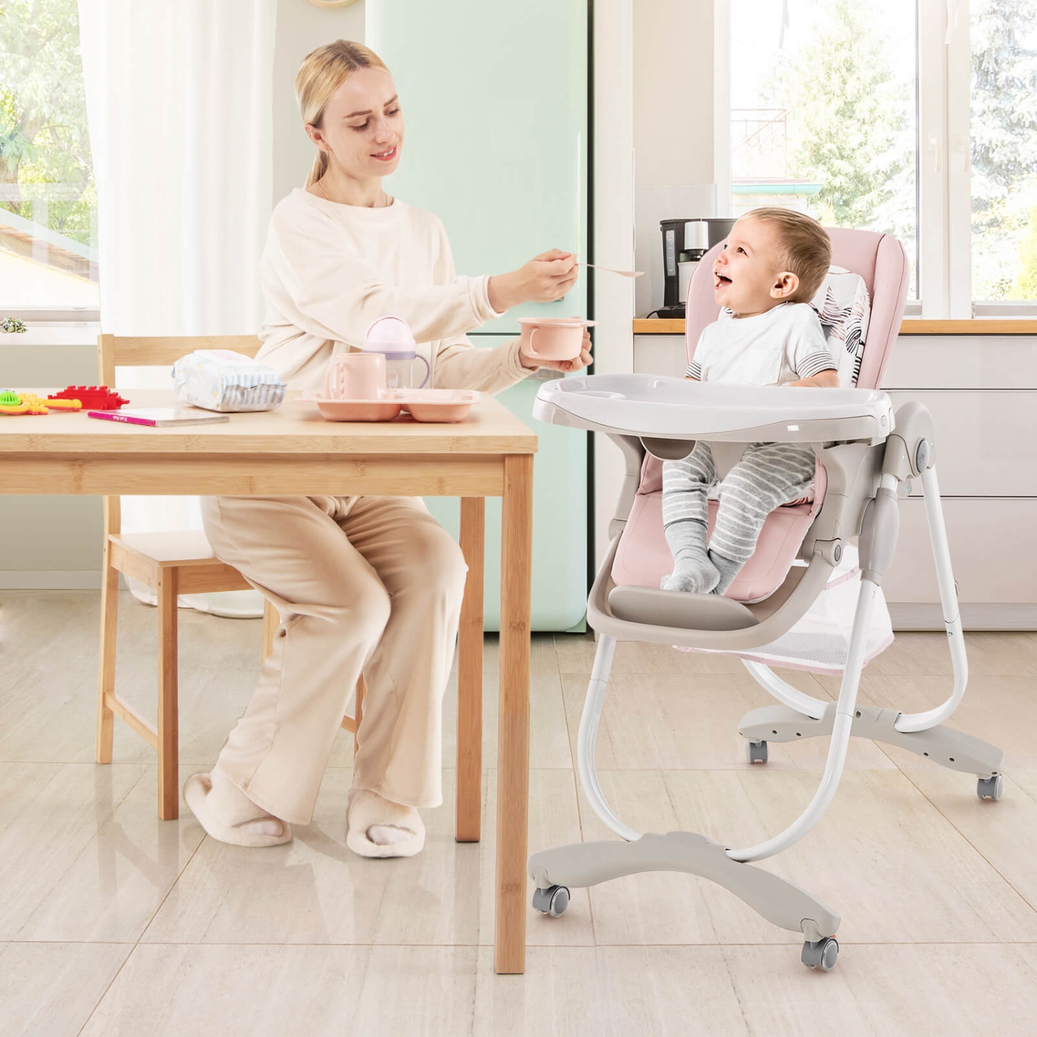 Chaise haute de Costway pour bébés et tout-petits avec repose-pieds à hauteur réglable sur roulettes
