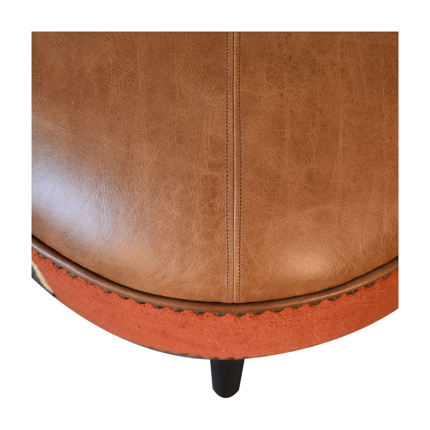 Artisan Furniture – Repose-pieds en cuir et Durrie de couleurs variées