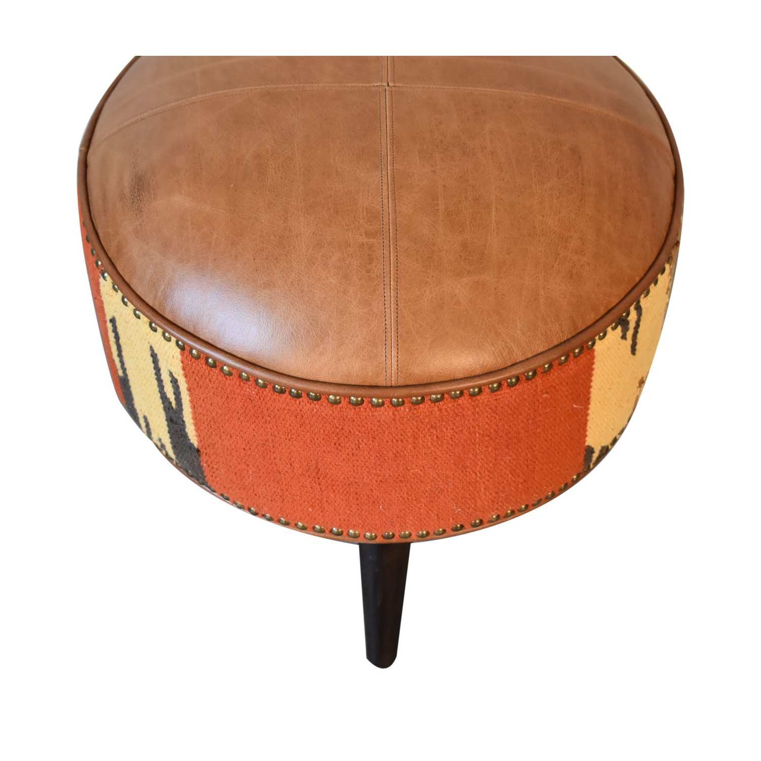 Artisan Furniture – Repose-pieds en cuir et Durrie de couleurs variées