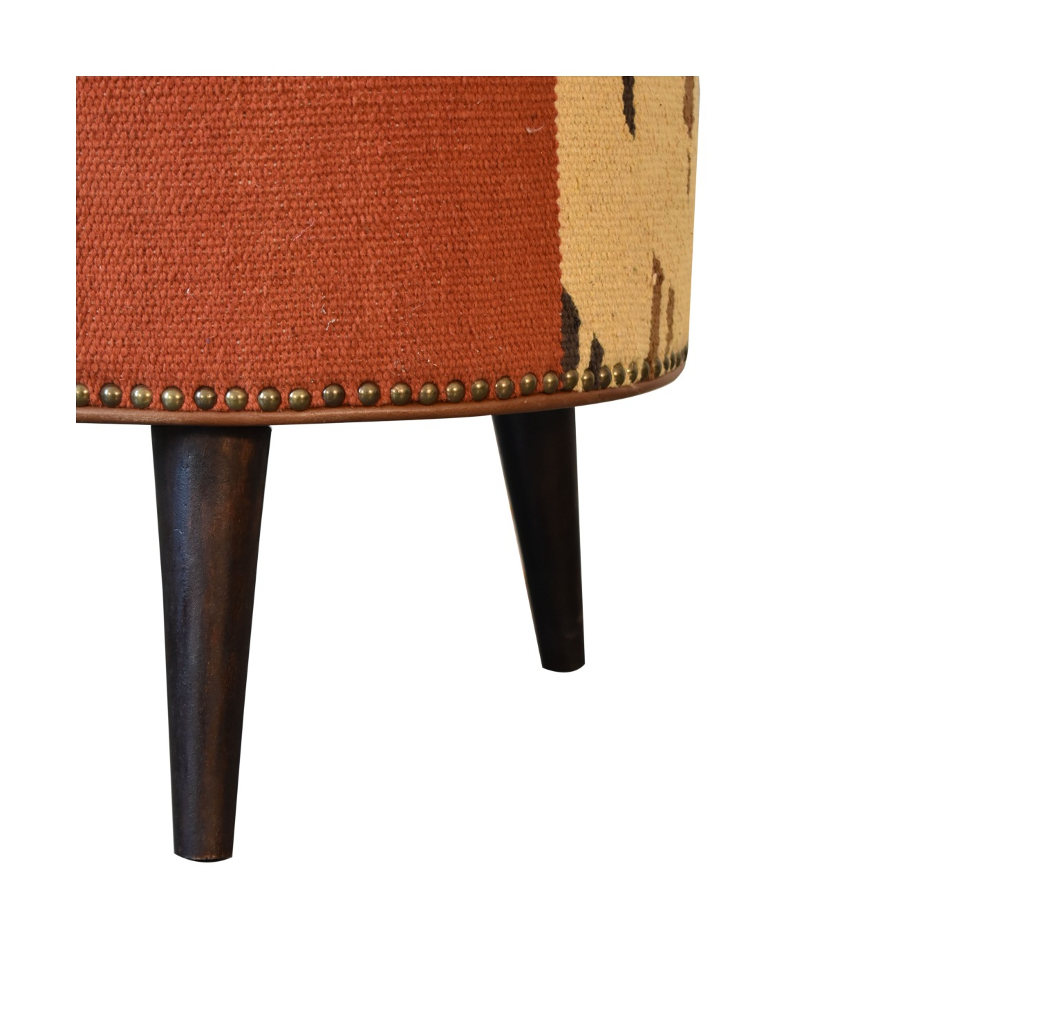 Artisan Furniture – Repose-pieds en cuir et Durrie de couleurs variées