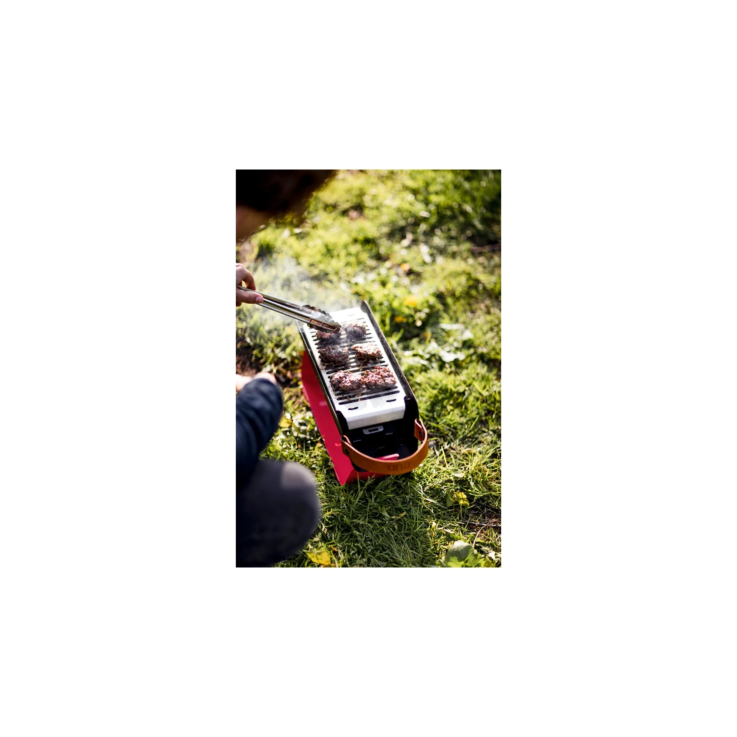 Barbecue portatif au charbon de bois de UNA